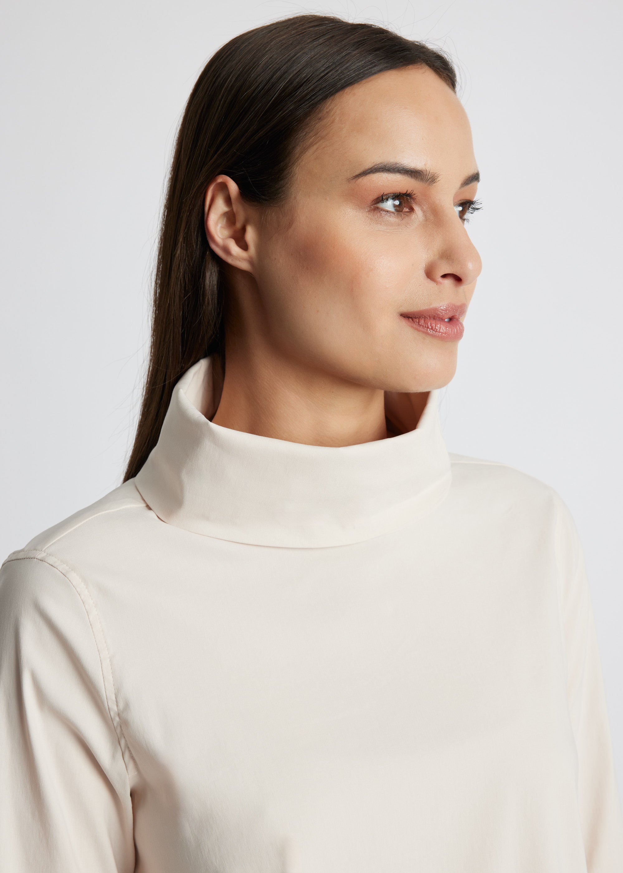 Gerade Bluse BRIZCO mit Stehkragen und langen Ärmeln in Beige