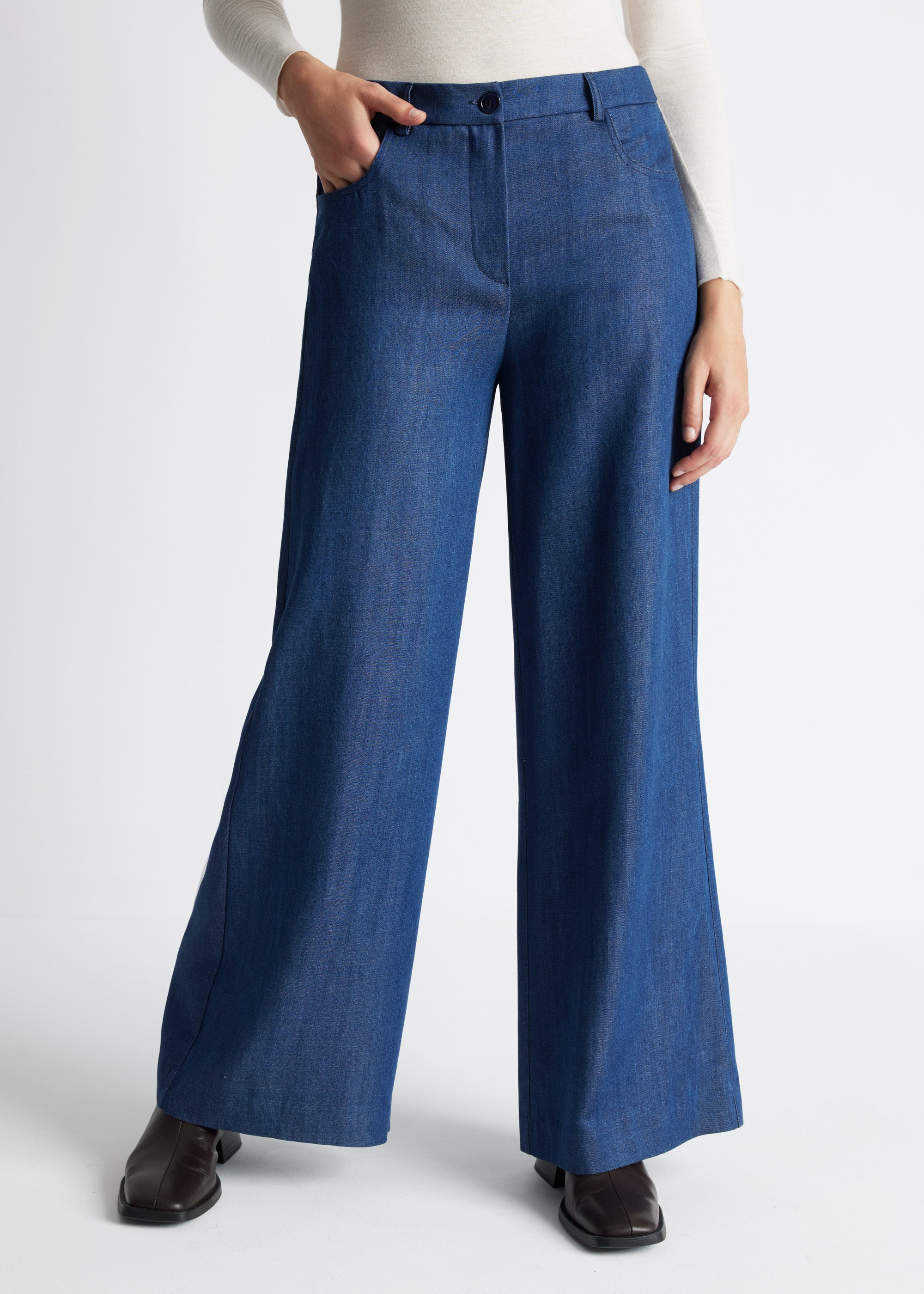 Weite Hose NAJEANS mit Knopf, Reißverschluss, Gürtelschlaufen, Eingrifftaschen und weitem Bein in Dunkelblau
