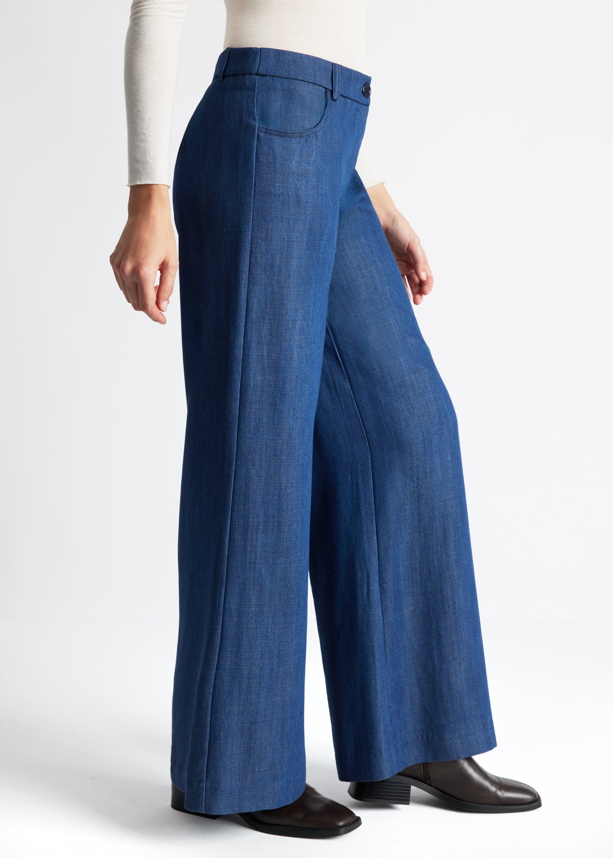 Weite Hose NAJEANS mit Knopf, Reißverschluss, Gürtelschlaufen, Eingrifftaschen und weitem Bein in Dunkelblau