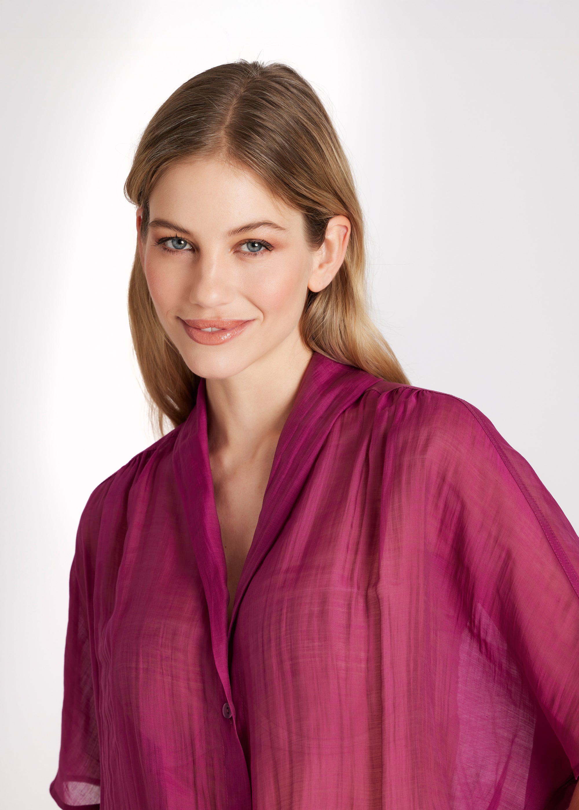 Legere Bluse NEVONA mit Kragen, Knopfleiste, weiten Ärmeln und Bindedetail in Pink