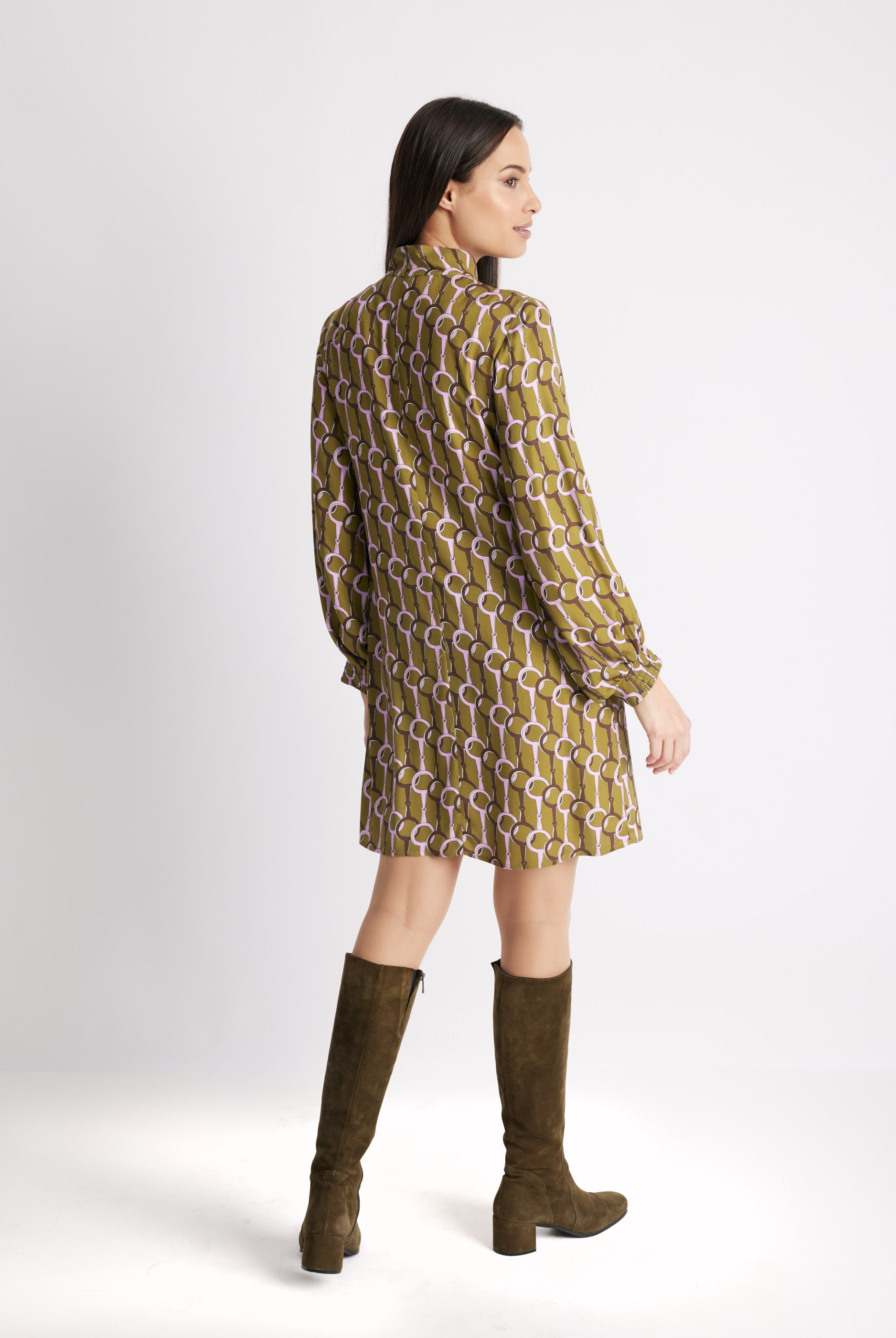 Kurzes Kleid VYBYLIA in A-Linien-Passform mit Stehkragen, Reißverschluss hinten, langen Ärmeln und Muster in Grün