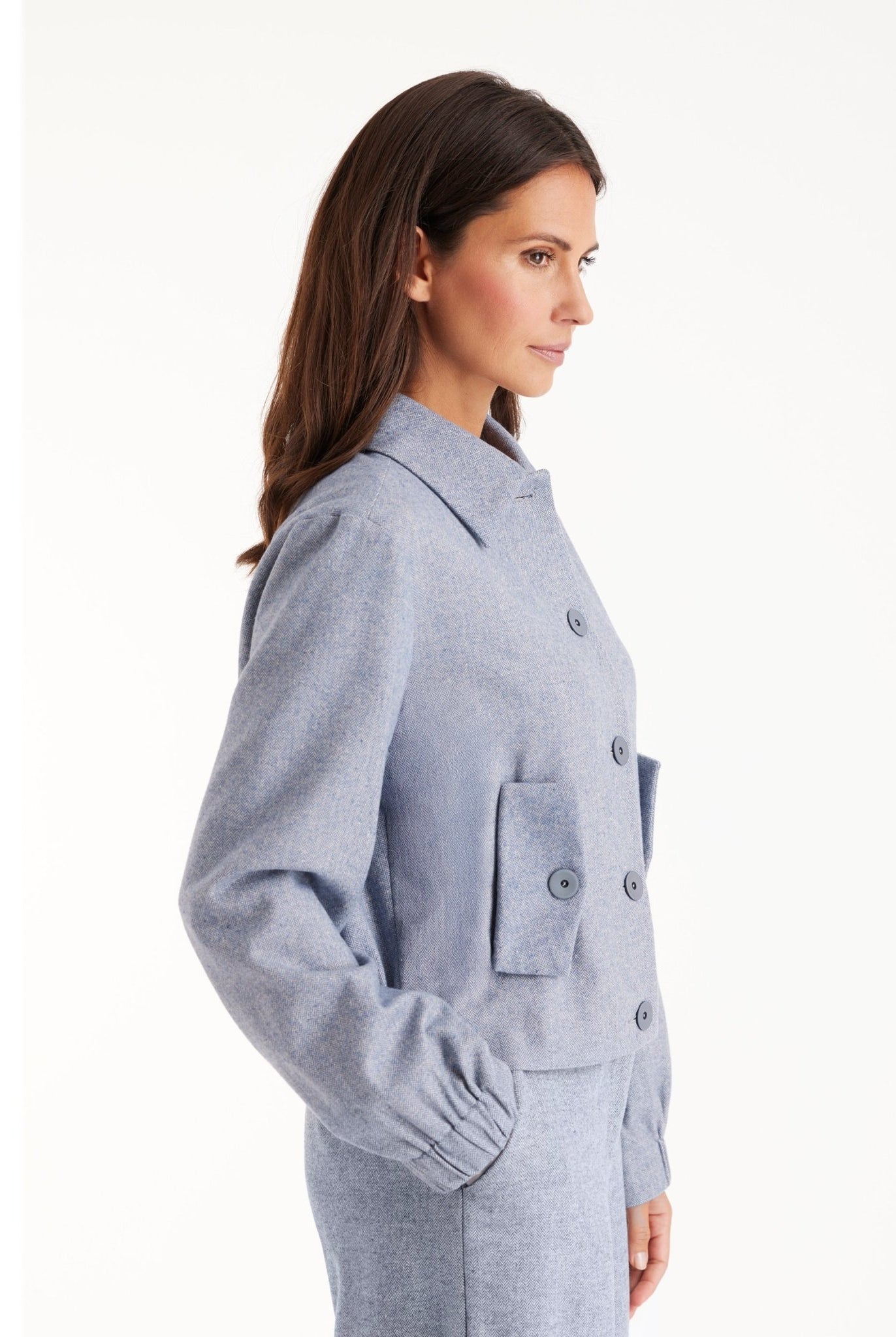 Blouson-Jacke YIJIRI mit Kragen, Knopfleiste und schrägen Taschen in Blau