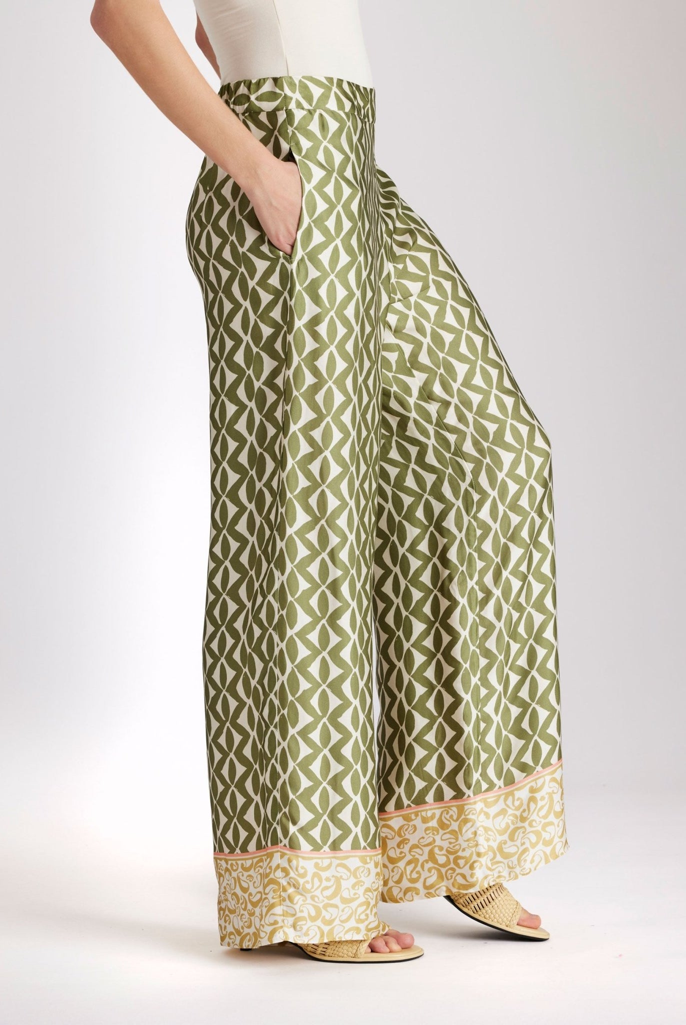 Coming Soon! Lange, legere Hose ZYTARI aus Viskose mit Gummibund - FOX'S - Fashion