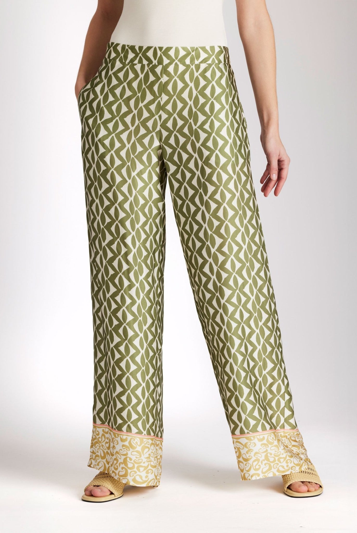 Coming Soon! Lange, legere Hose ZYTARI aus Viskose mit Gummibund - FOX'S - Fashion