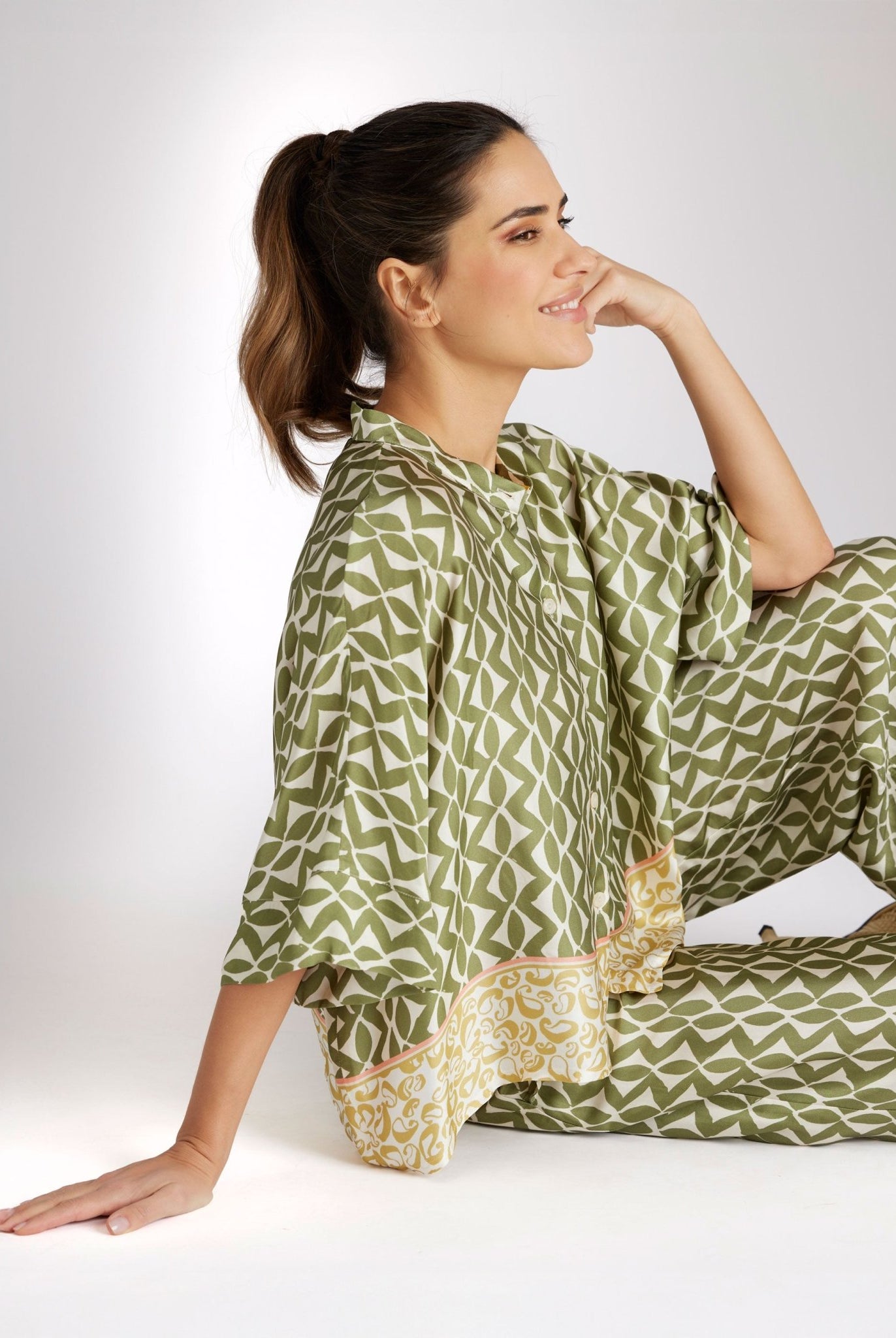 Coming Soon! Legere Bluse ZOTRINA aus Viskose mit Knopfleiste - FOX'S - Fashion