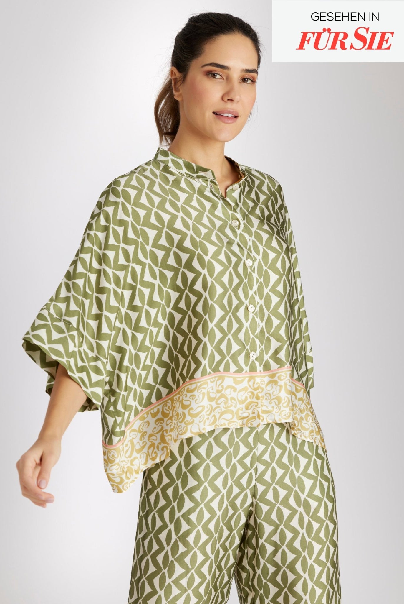 Coming Soon! Legere Bluse ZOTRINA aus Viskose mit Knopfleiste - FOX'S - Fashion