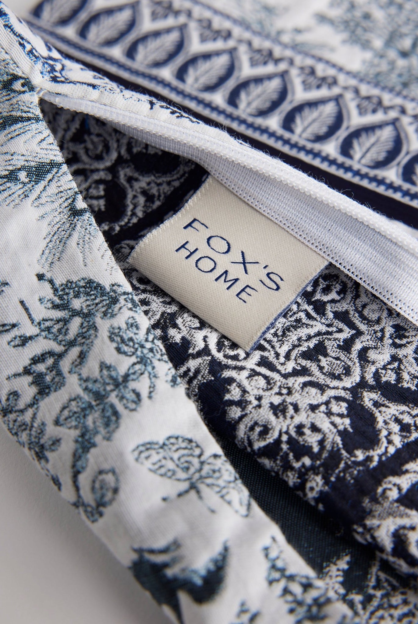 Gewebte Dekokissenhülle EVELIN in edlem Jacquard aus Baumwoll - Viskose - Mix - FOX'S - Fashion