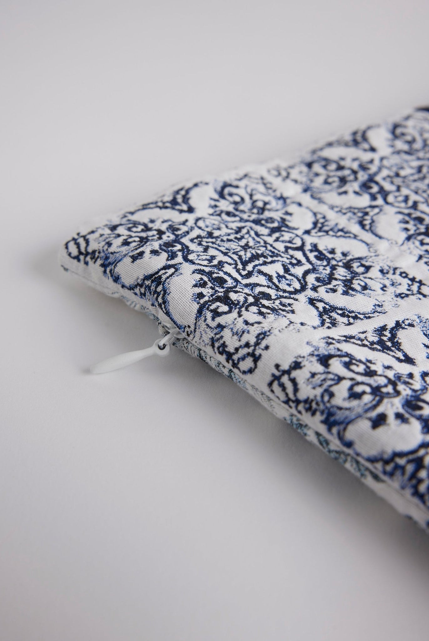 Gewebte Dekokissenhülle EVELIN in edlem Jacquard aus Baumwoll - Viskose - Mix - FOX'S - Fashion