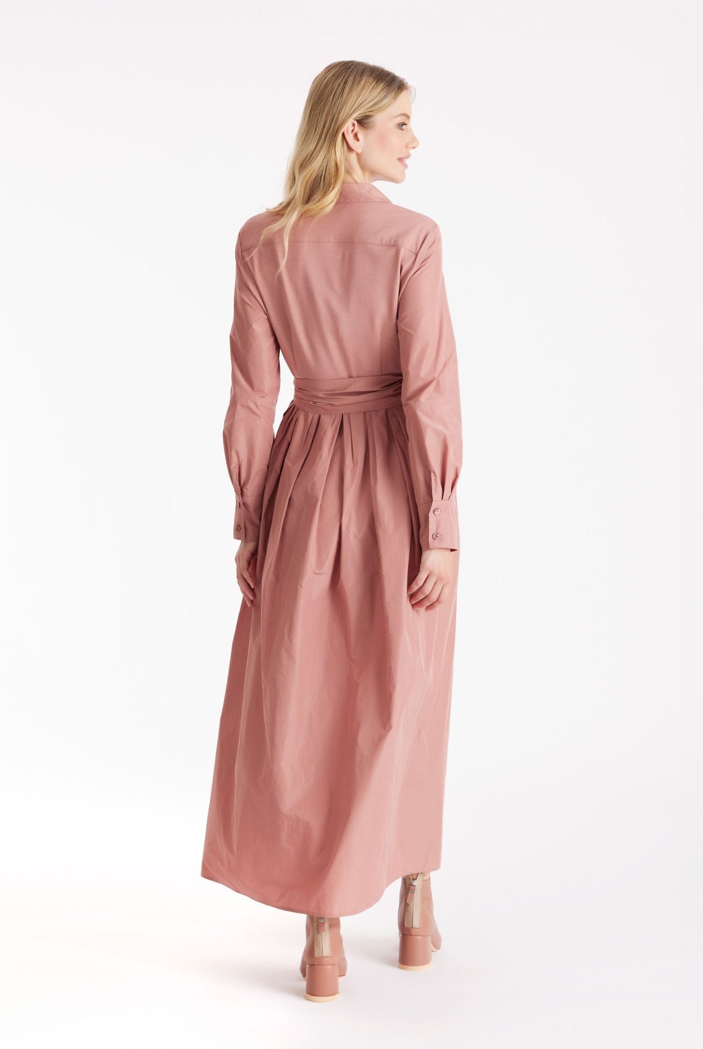 Langes Hemdblusenkleid GUVINTA mit Kragen, Knopfleiste und Bindegürtel in der Taille in Rosa