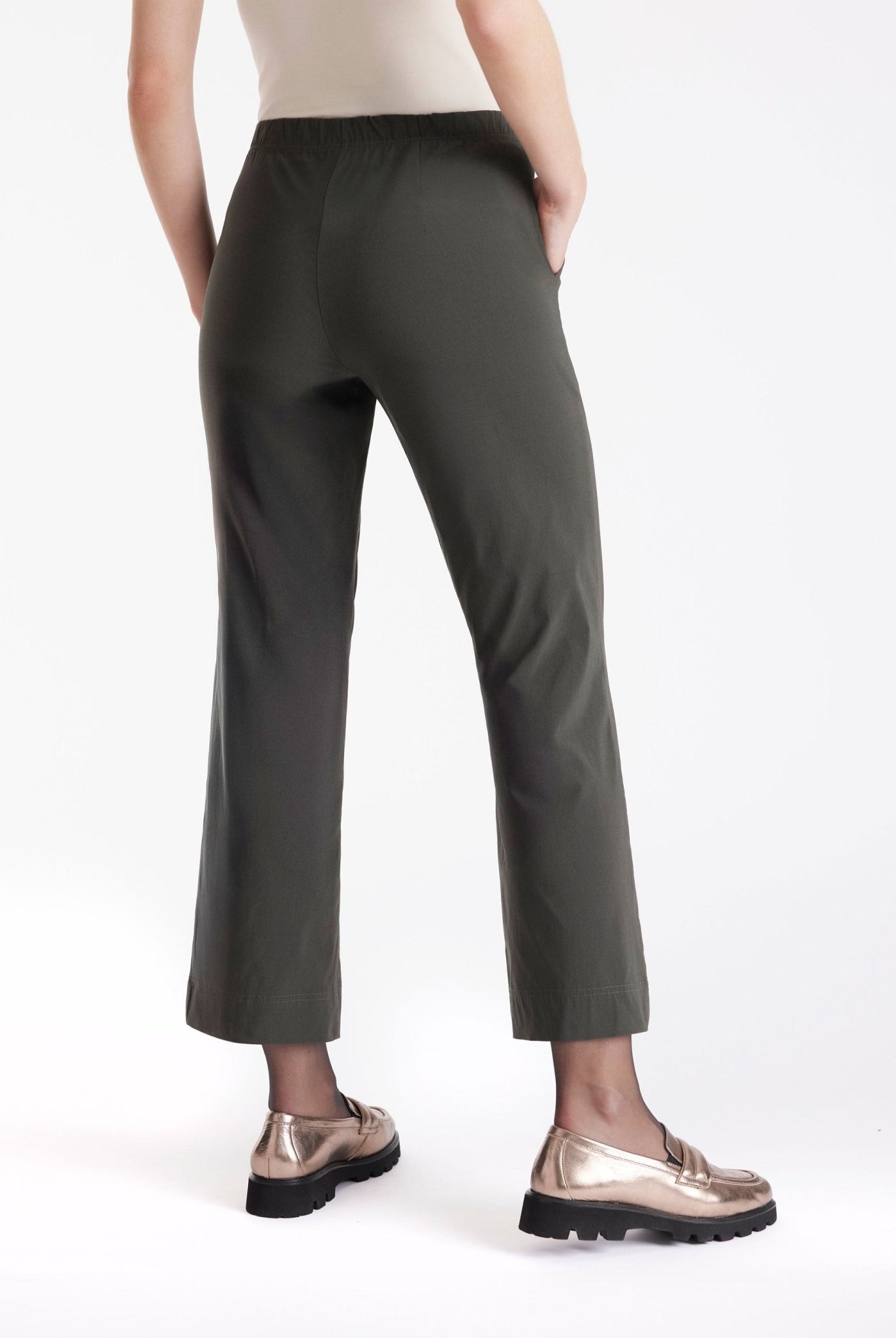 Hose JISTRA in 7/8-Länge mit geradem Bein und seitlichen Eingrifftaschen in Khakigrün