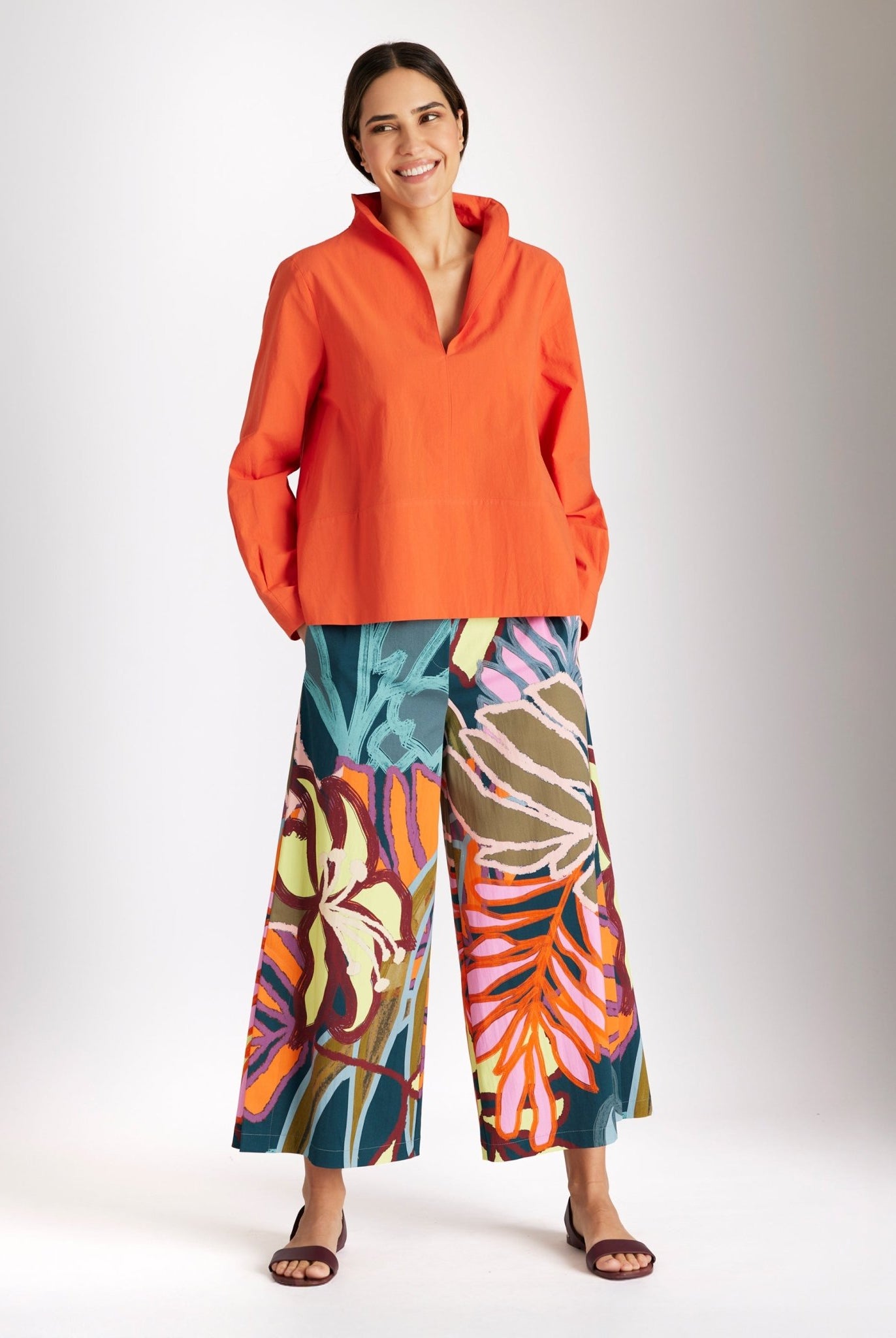 Bluse BLYZANTIS mit Kelchkragen, langen Ärmeln und kastiger Form in Orange