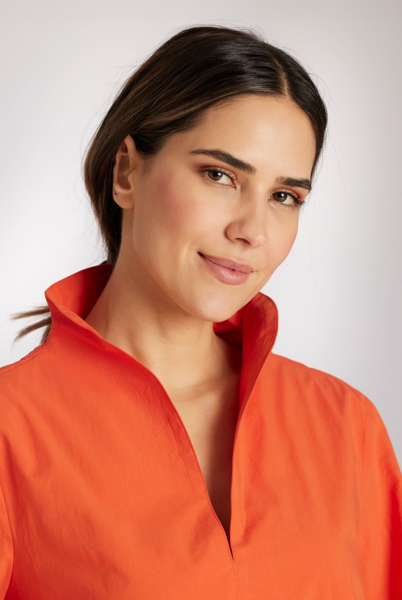 Bluse BLYZANTIS mit Kelchkragen, langen Ärmeln und kastiger Form in Orange