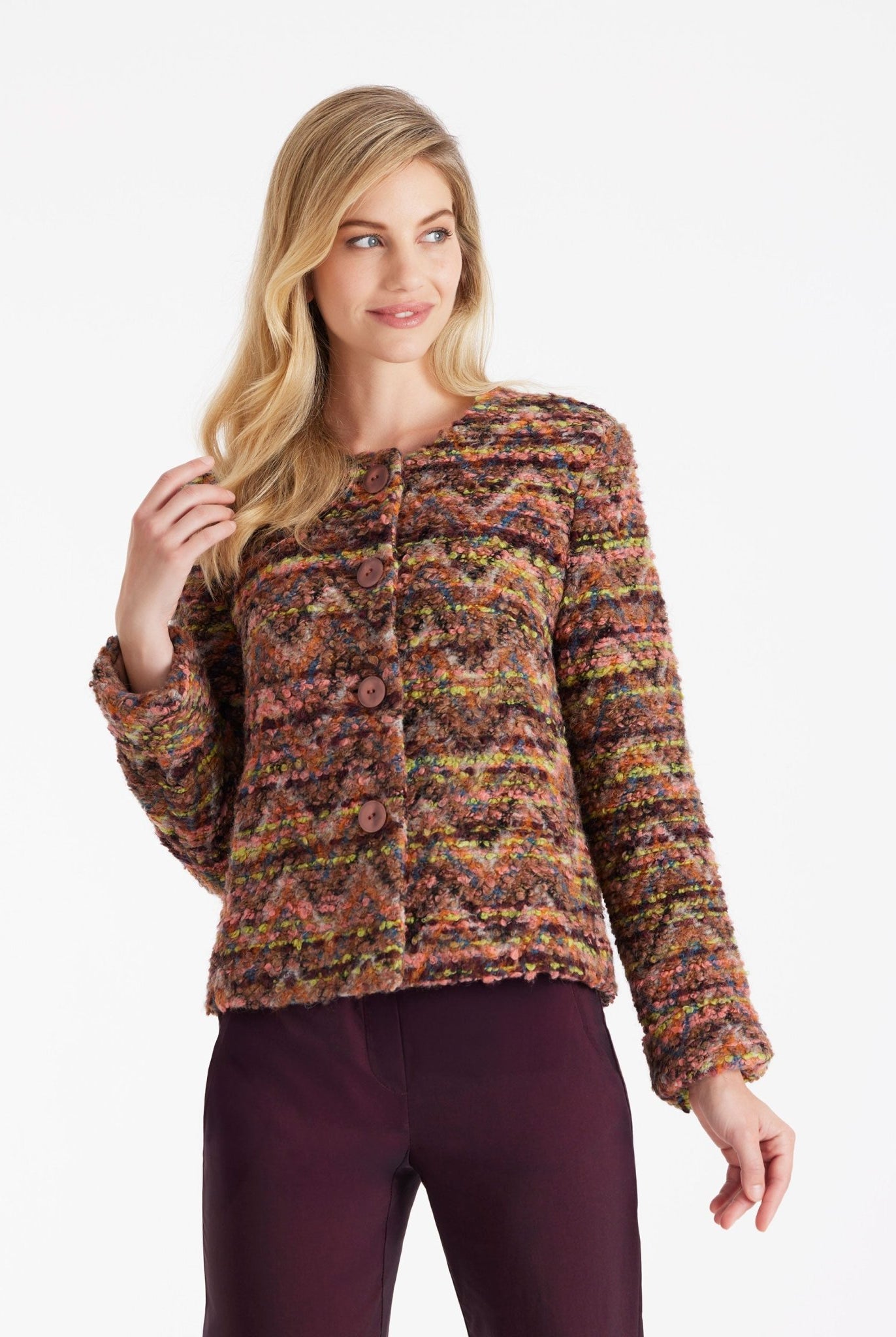 Kurze Jacke MYKINGA mit Rundhals, Knopfleiste und langen Armen in mehrfarbigem Bouclé in Pink und Grün