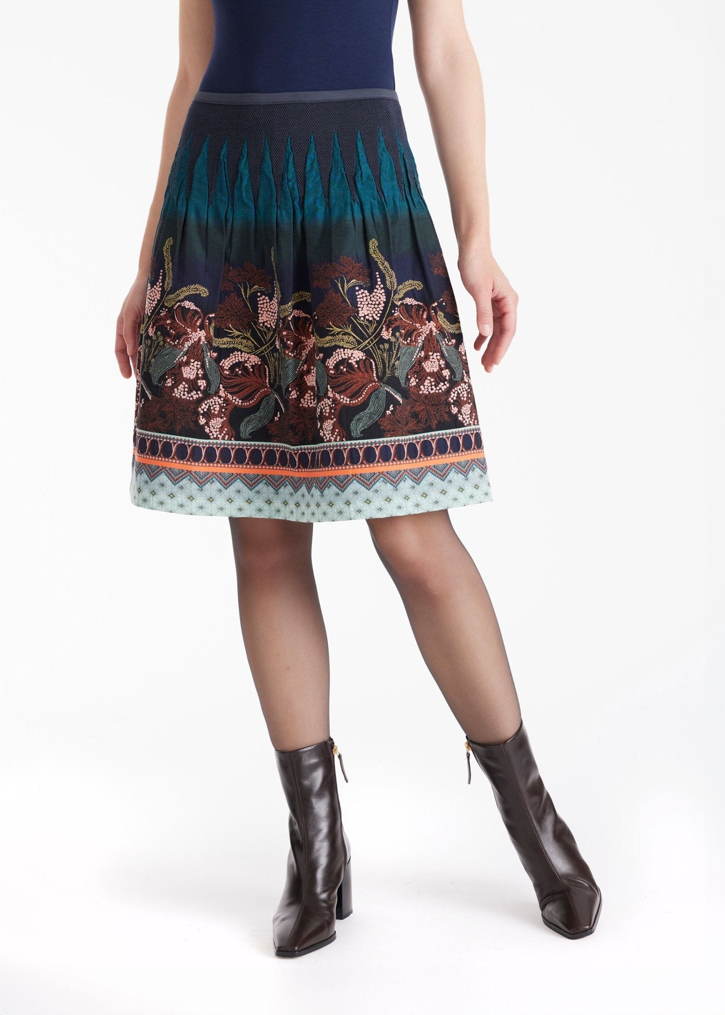 Kurzer Rock LACROS-W mit Gummibund und abstraktem Muster in Petrol