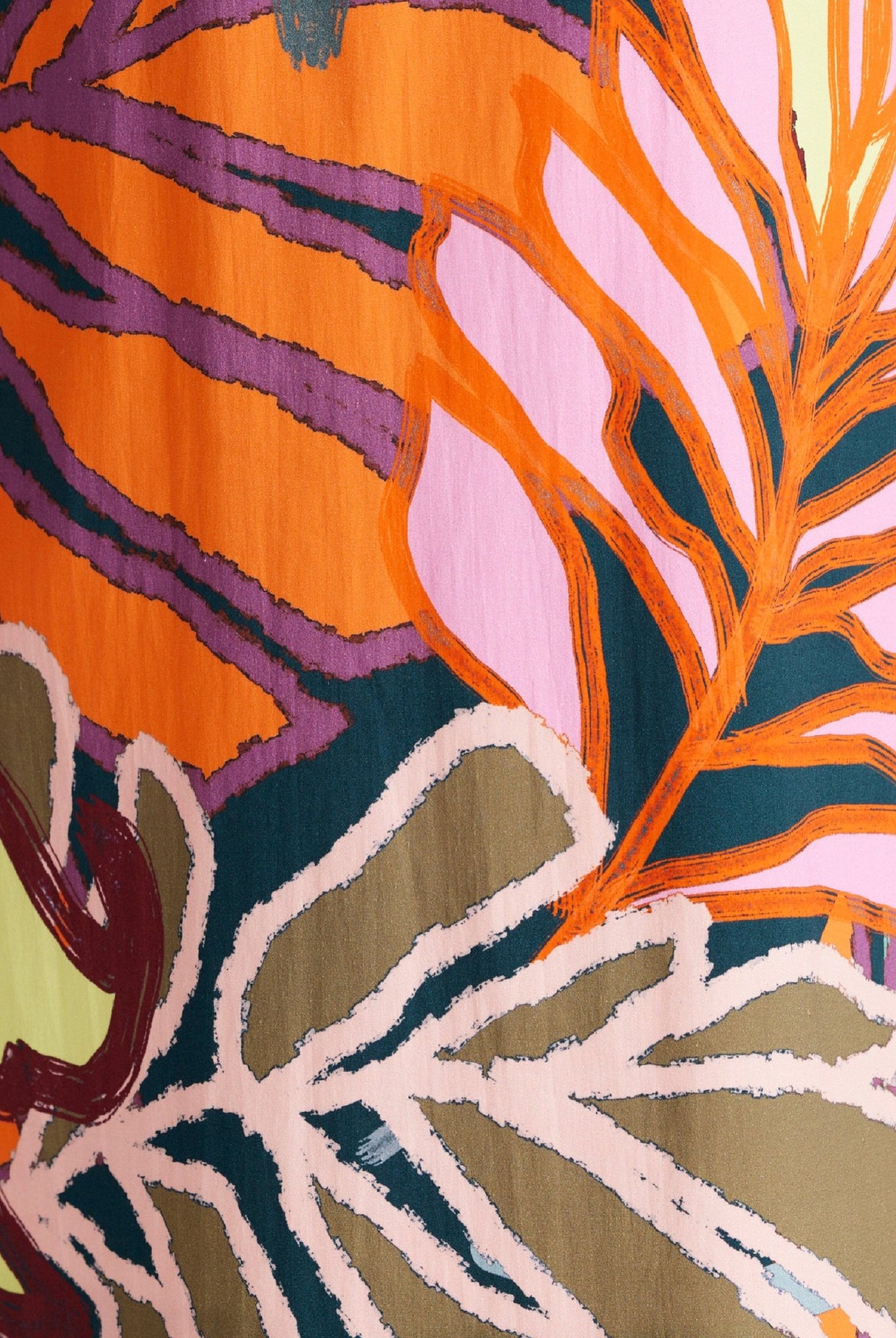 Kurzes Kleid DEFADO mit Rundhalsausschnitt, kurzen Ärmeln, A-Linien-Form und mehrfarbigem, floralem Print