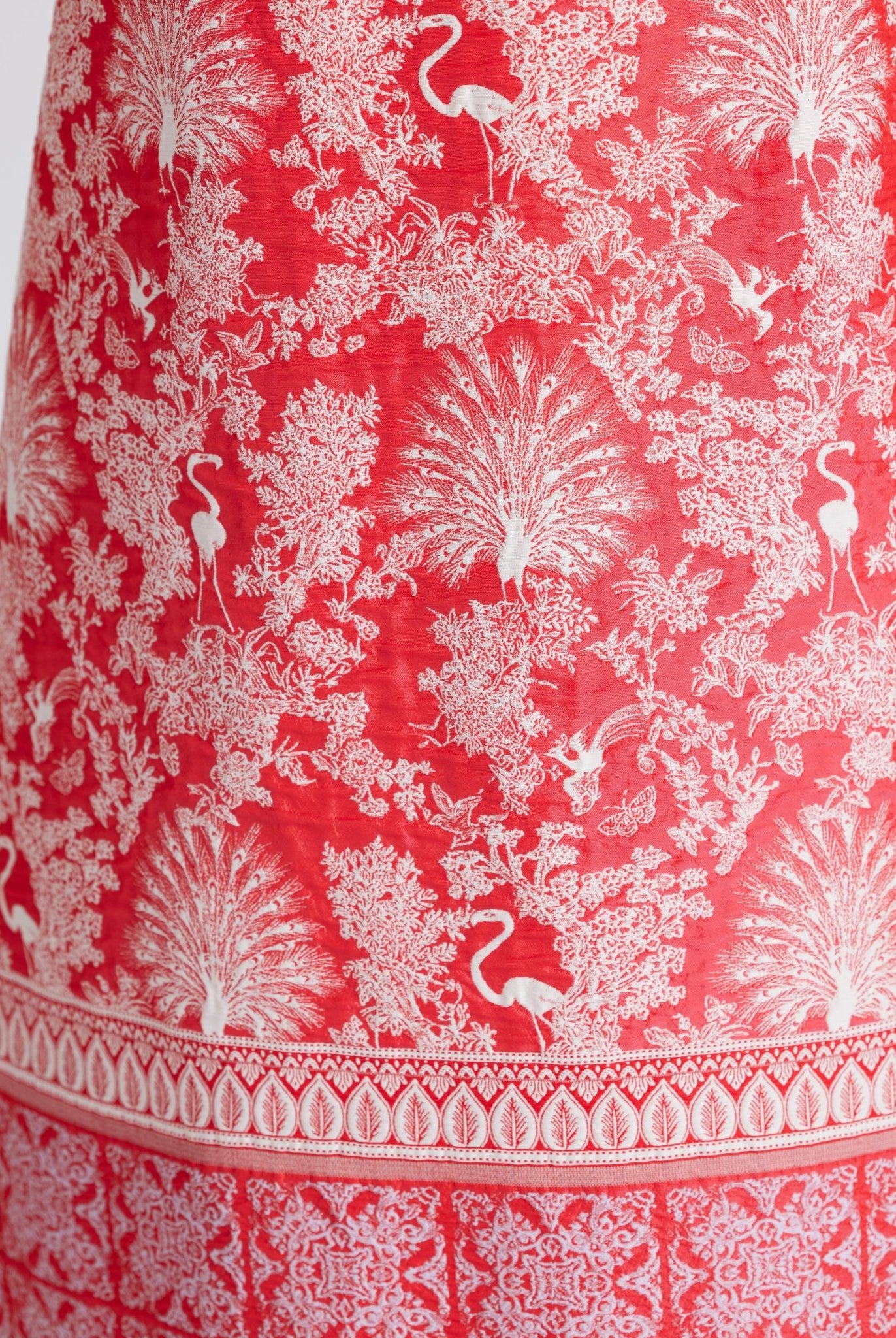 Kurzes, ärmelloses Kleid EDUNADA mit Rundhalsausschnitt und A-Linien-Form in rotem Jacquard