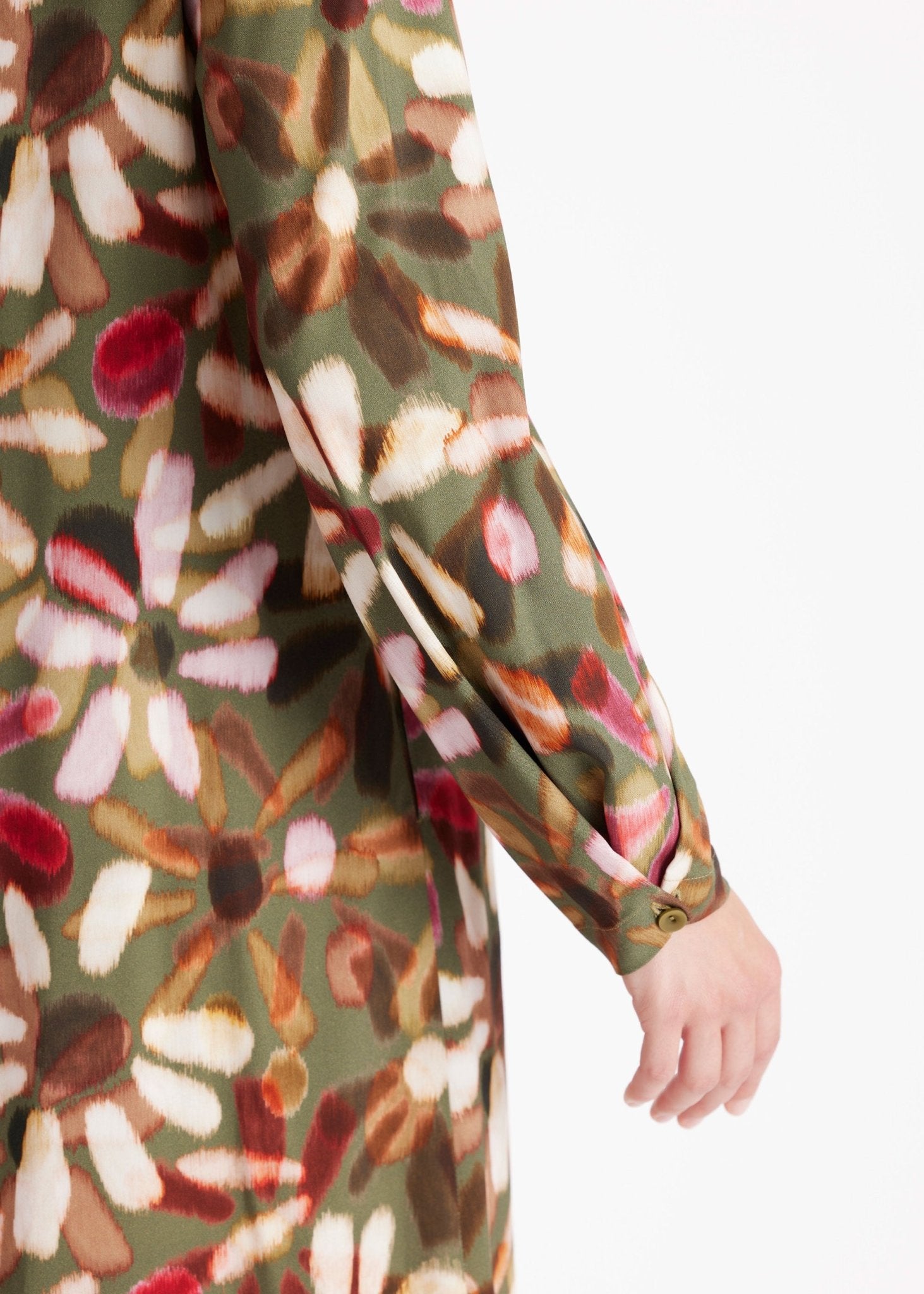 Kurzes Kleid NABYLIA mit U-Boot-Ausschnitt, langen Armen und mehrfarbigem Blumenmuster