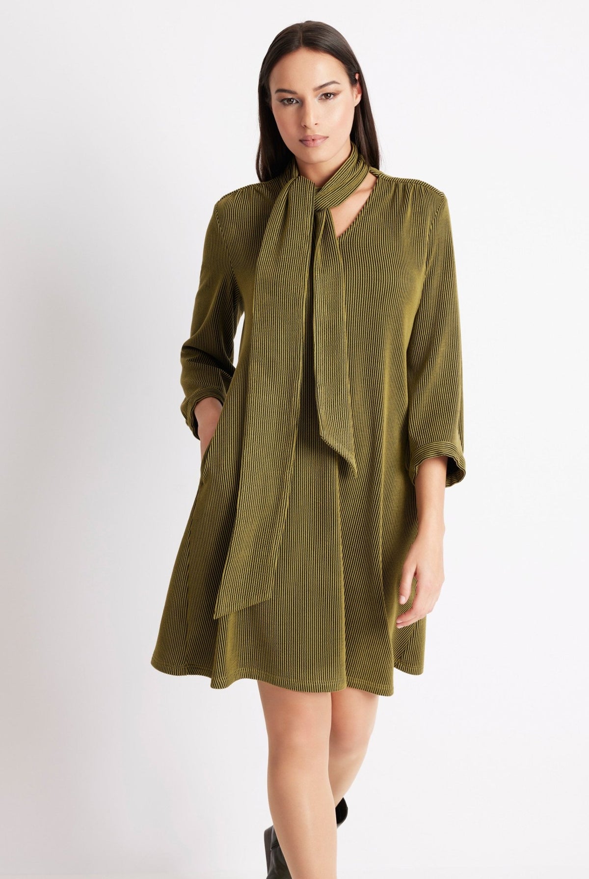 Kurzes Kleid PEKUNI aus fein geripptem Viskose-Mix - FOX'S-Fashion