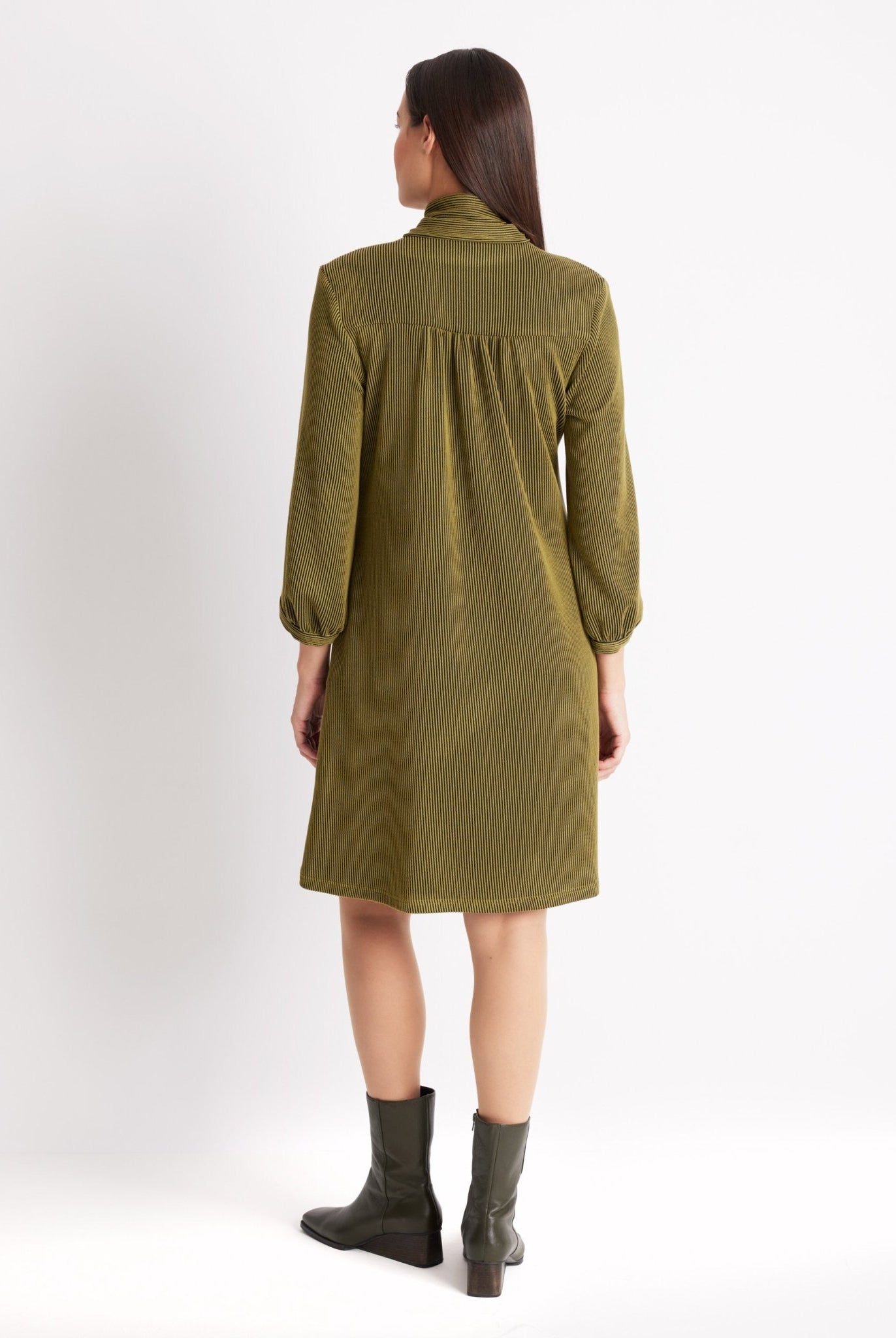 Kurzes Kleid PEKUNI aus fein geripptem Viskose-Mix - FOX'S-Fashion