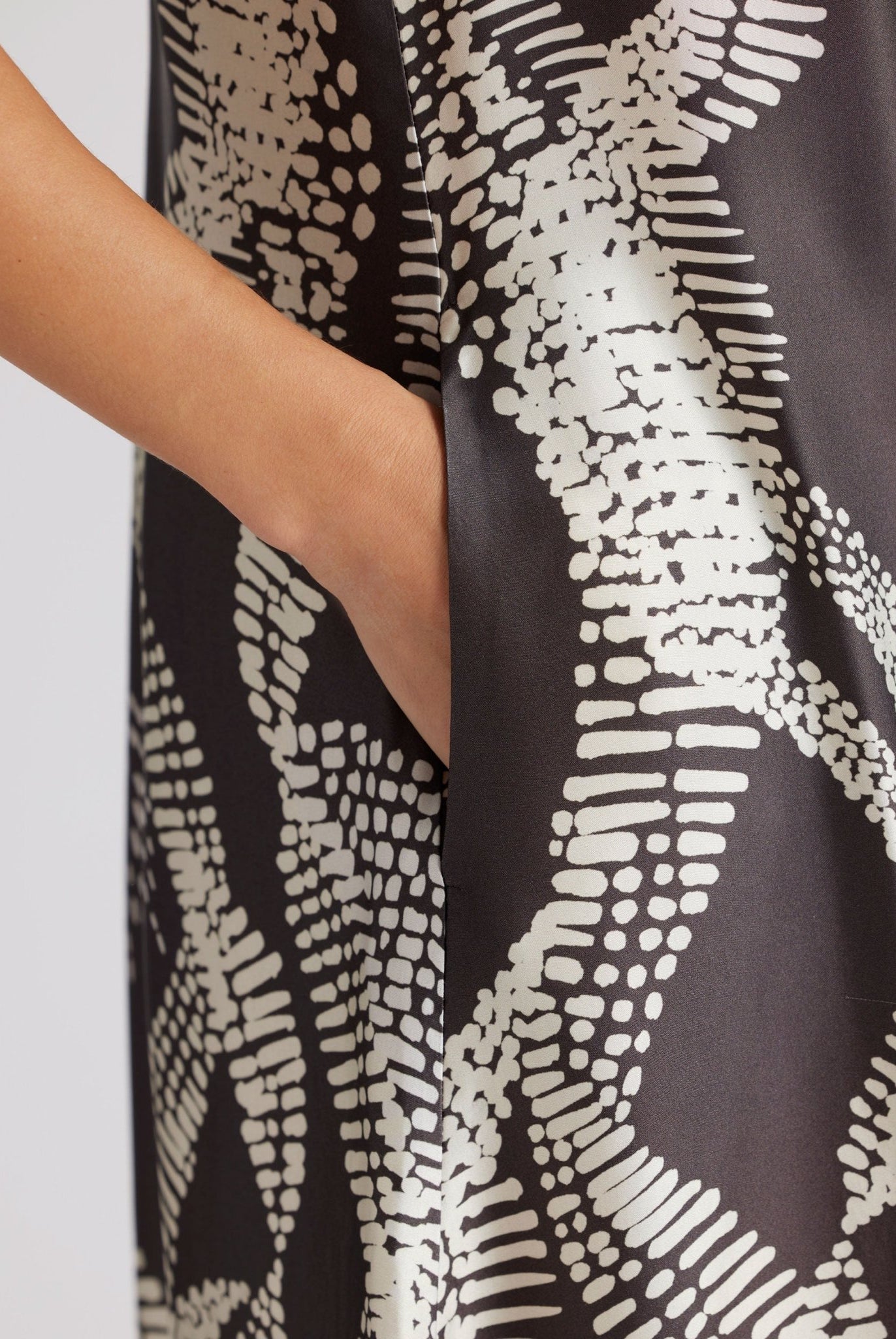 Kurzes Kleid ZYKADI aus Viskose in A - Linie - FOX'S - Fashion
