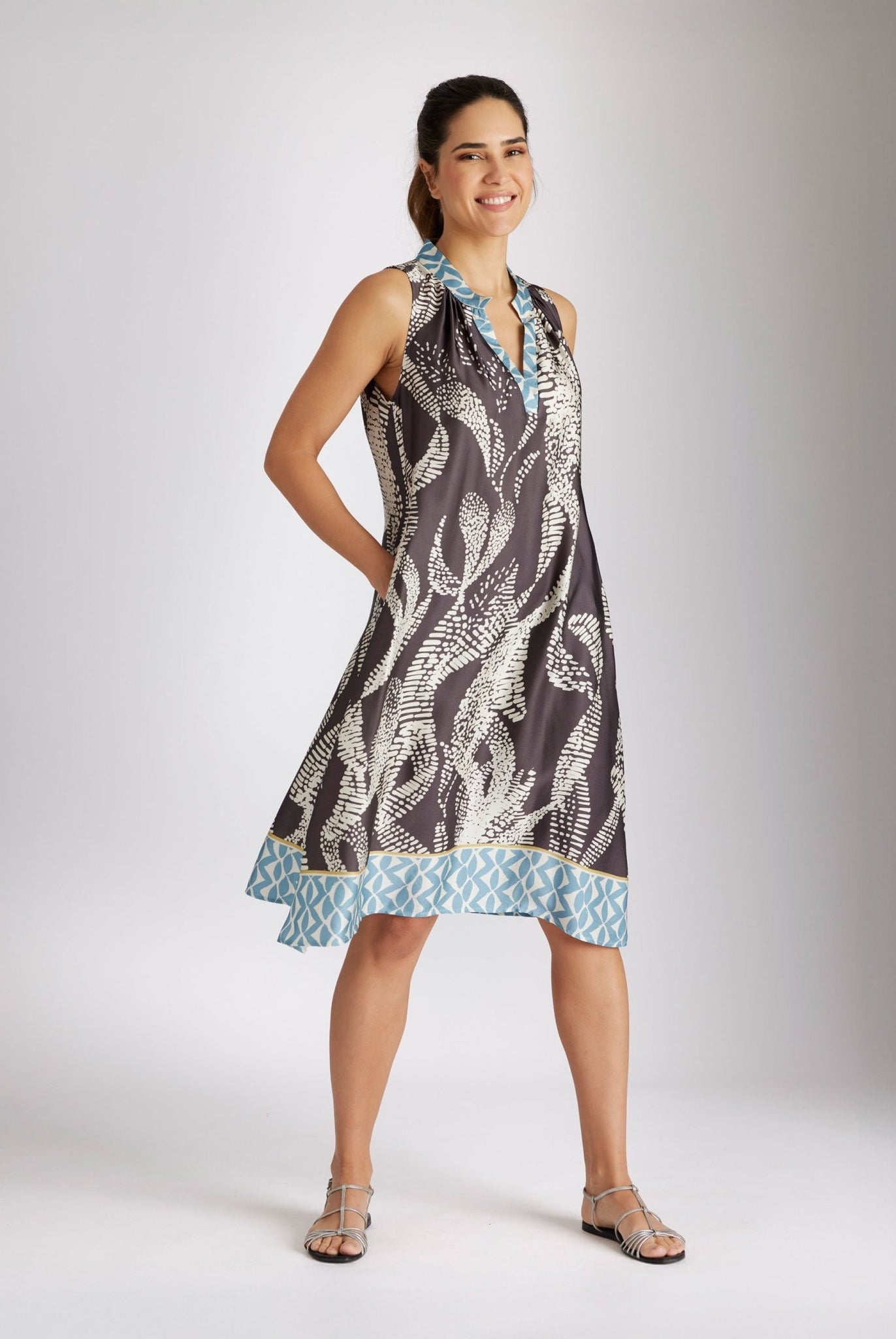 Kurzes Kleid ZYKADI aus Viskose in A - Linie - FOX'S - Fashion
