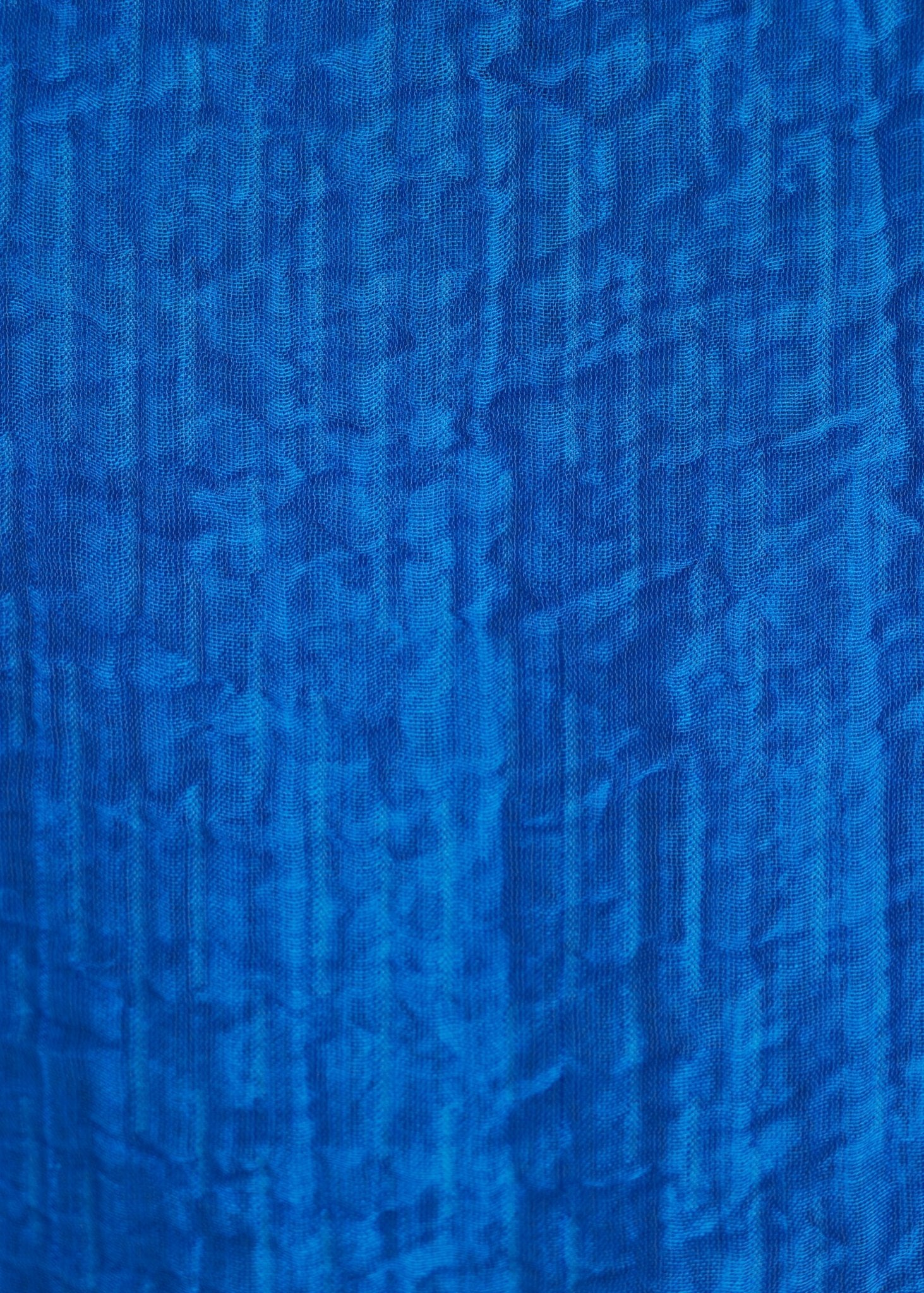 Lange Hose NAJUPI mit Gummibund, seitlichen Eingrifftaschen, weitem Bein und strukturiertem Stoff in Blau