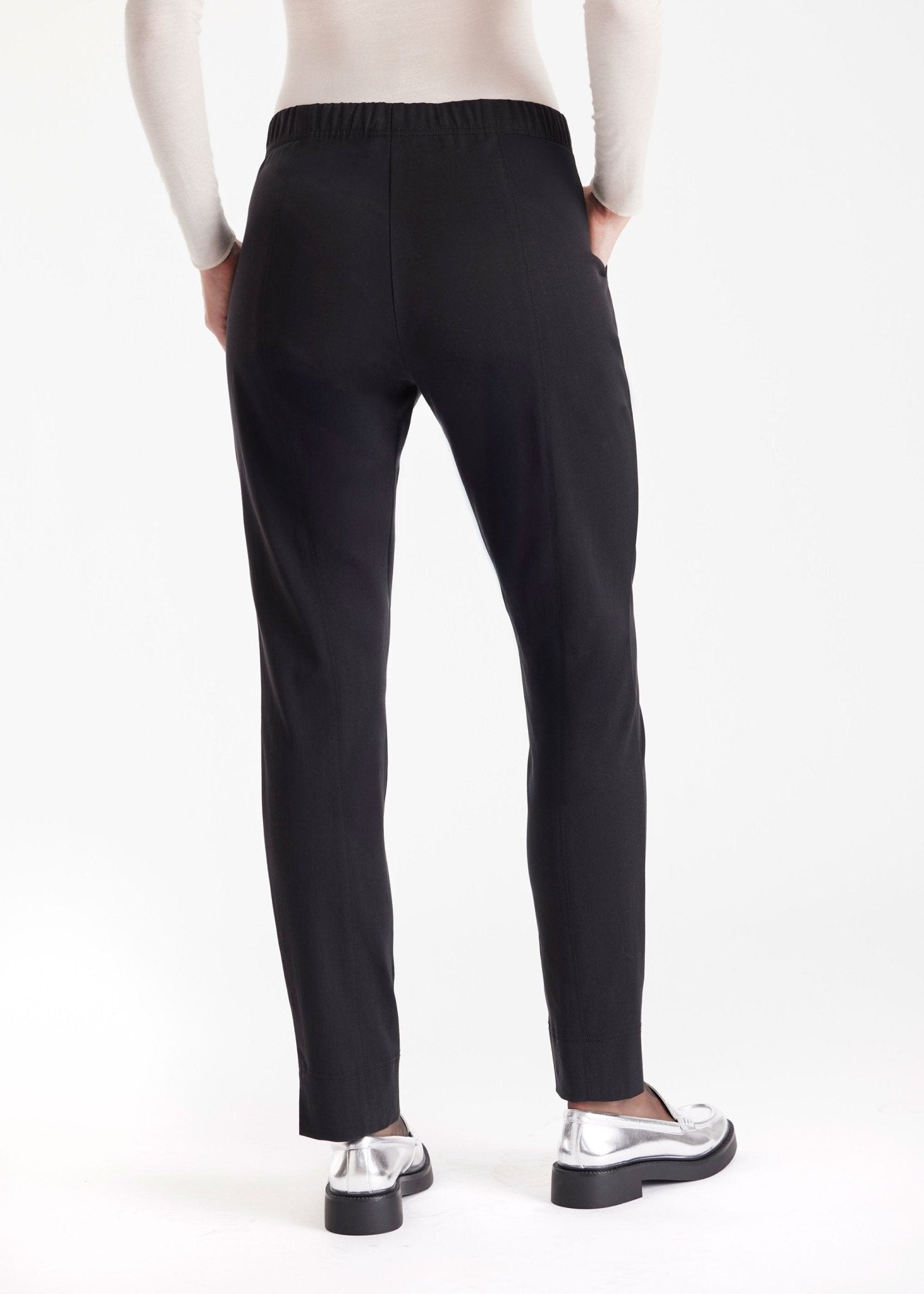 Lange Hose RISTRA mit schmalem Bein und Eingrifftaschen in Schwarz