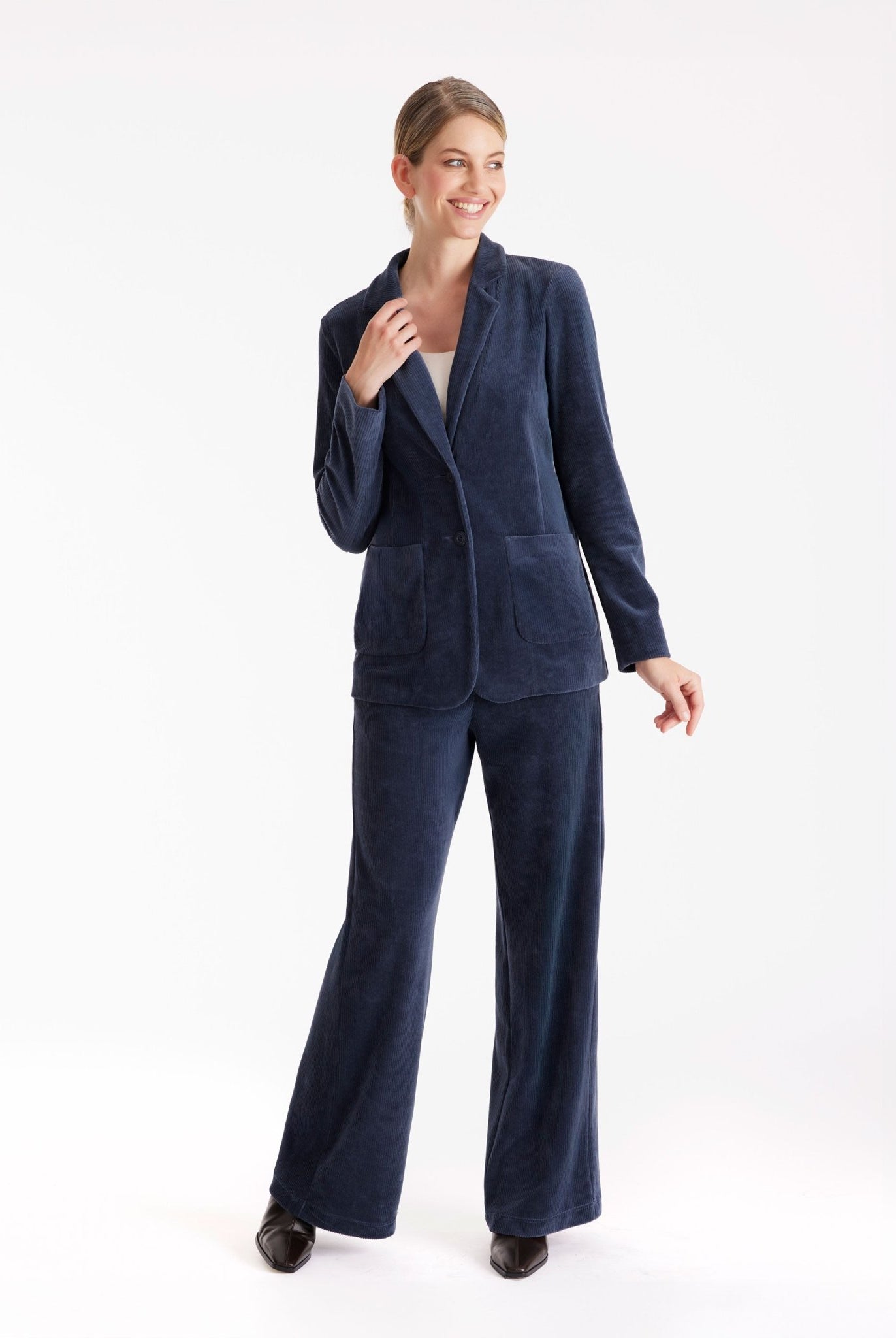 Hose WACORHO aus Cord mit lockerem Bein und Eingrifftaschen in Blau