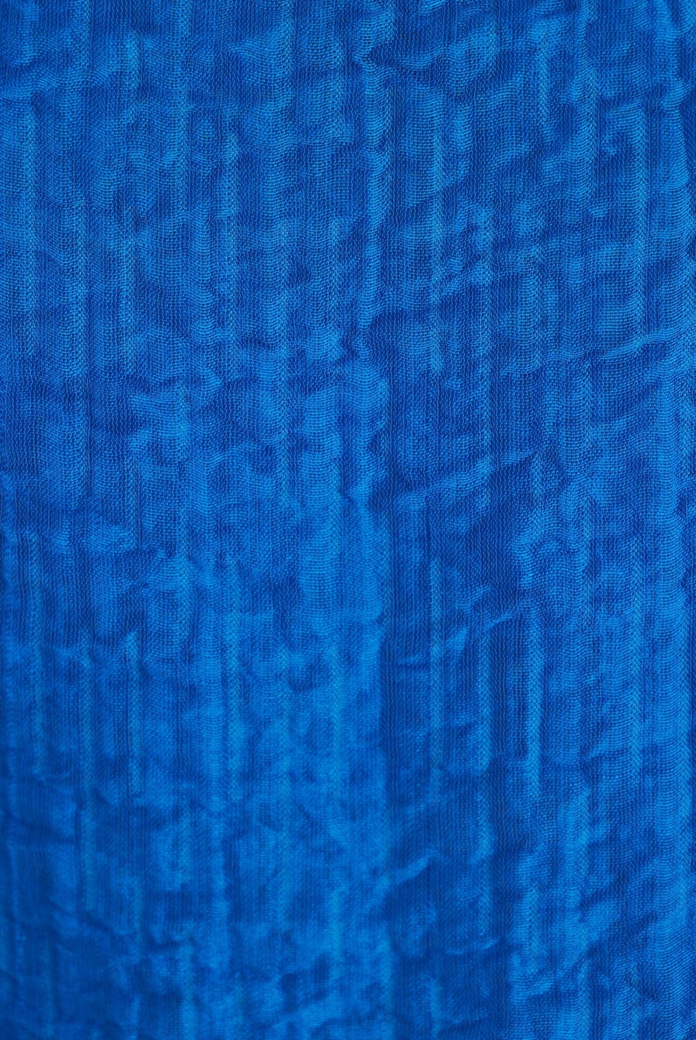 Legere Bluse NATRONI mit raffiniertem Kragen und kurzen Ärmeln in Blau