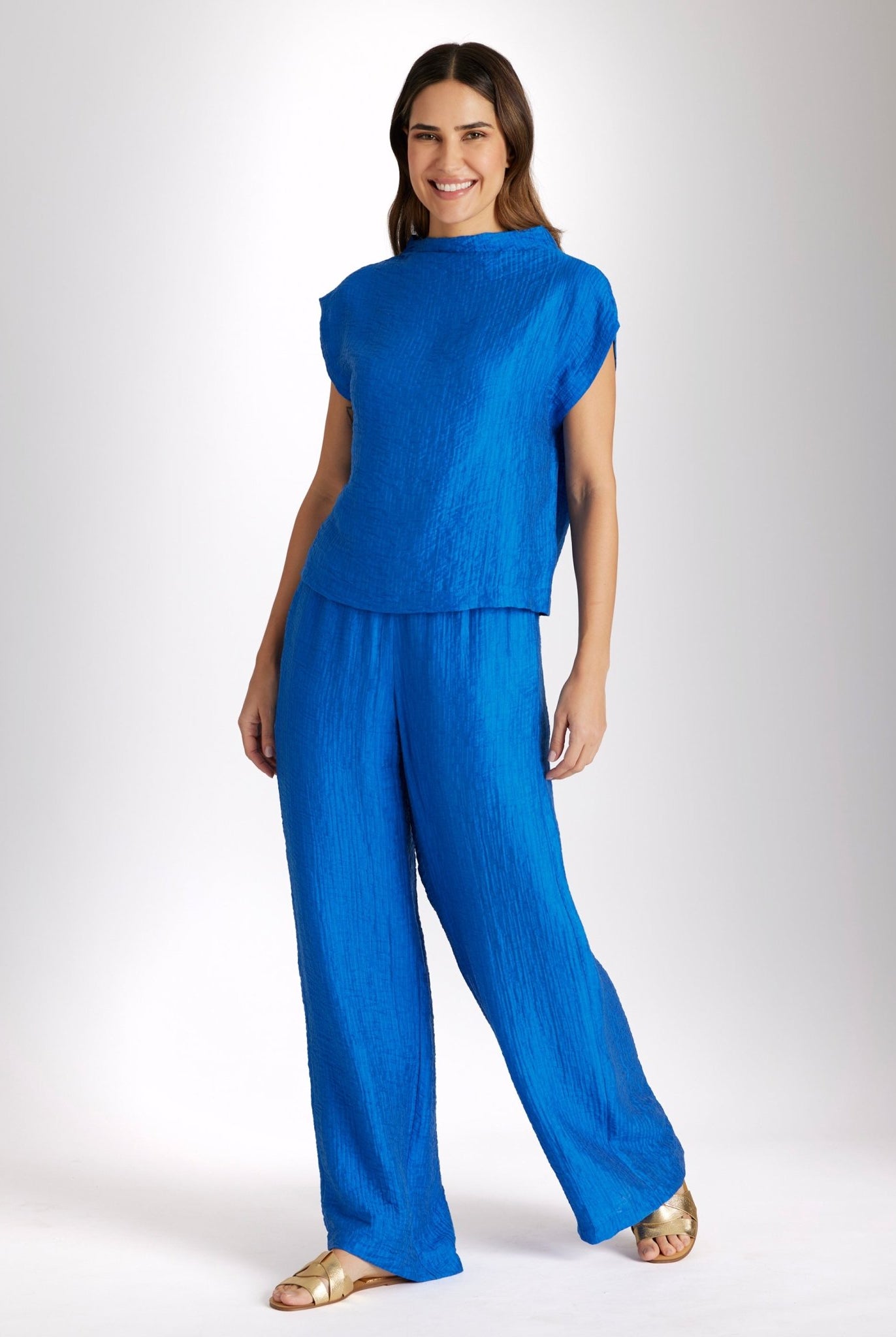 Legere Bluse NATRONI mit raffiniertem Kragen und kurzen Ärmeln in Blau