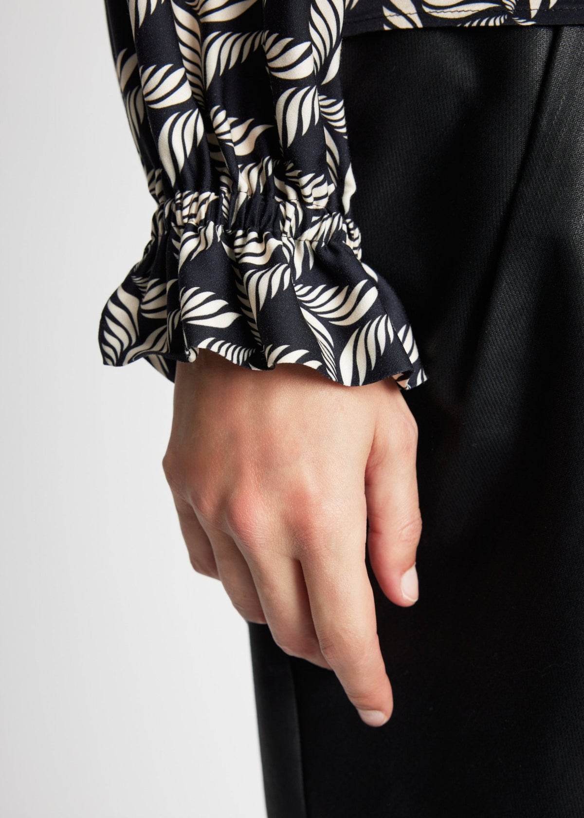 Legere Bluse VALYRA aus 100 % Viskose - FOX'S-Fashion