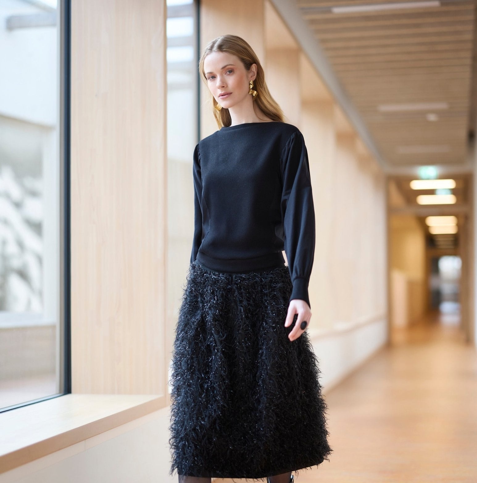 Pullover HOPUI mit Rundhals und langen Armen in Schwarz