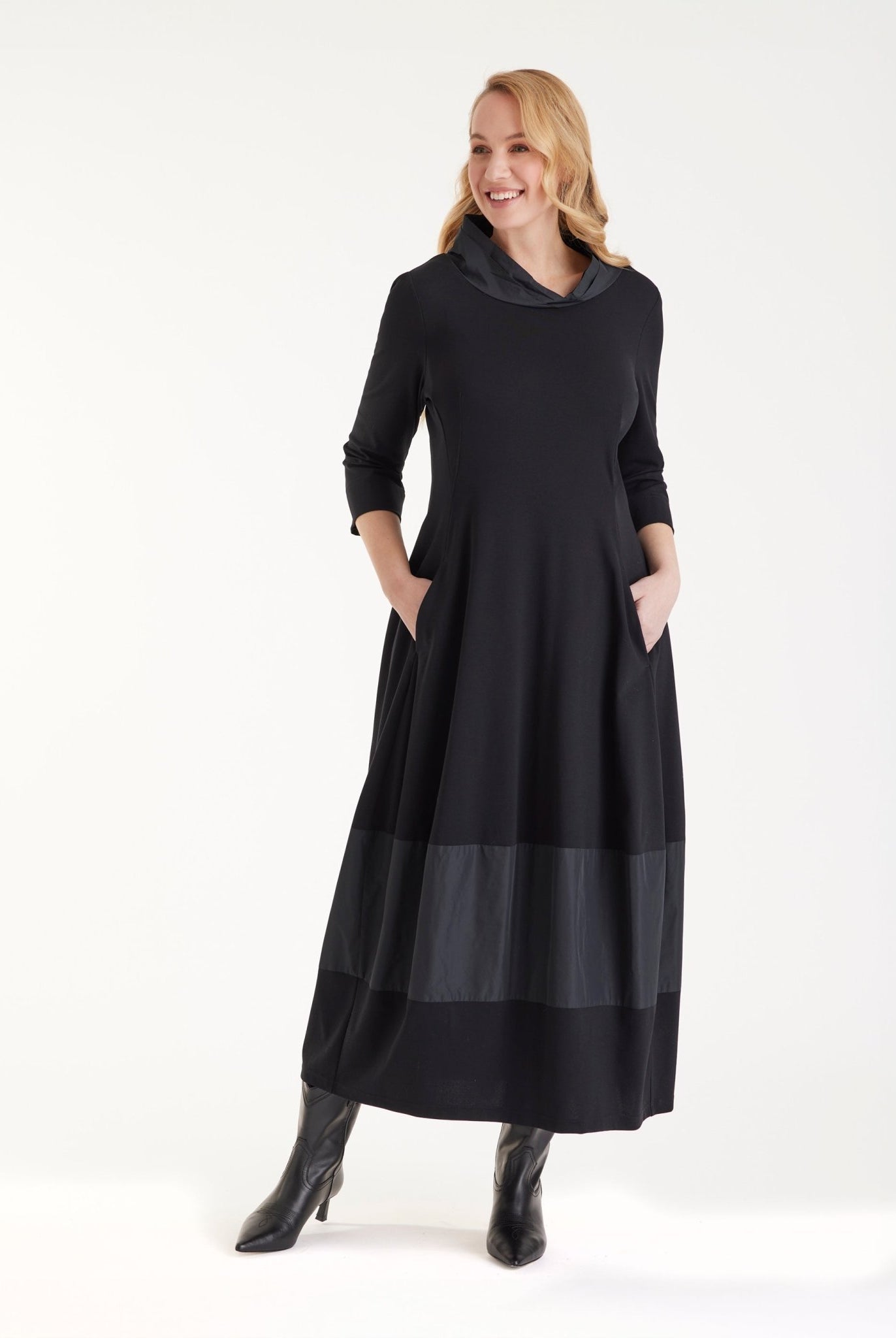 Kleid GIROBO in Midi-Länge mit Stehkragen, langen Armen und leichter O-Form in Schwarz