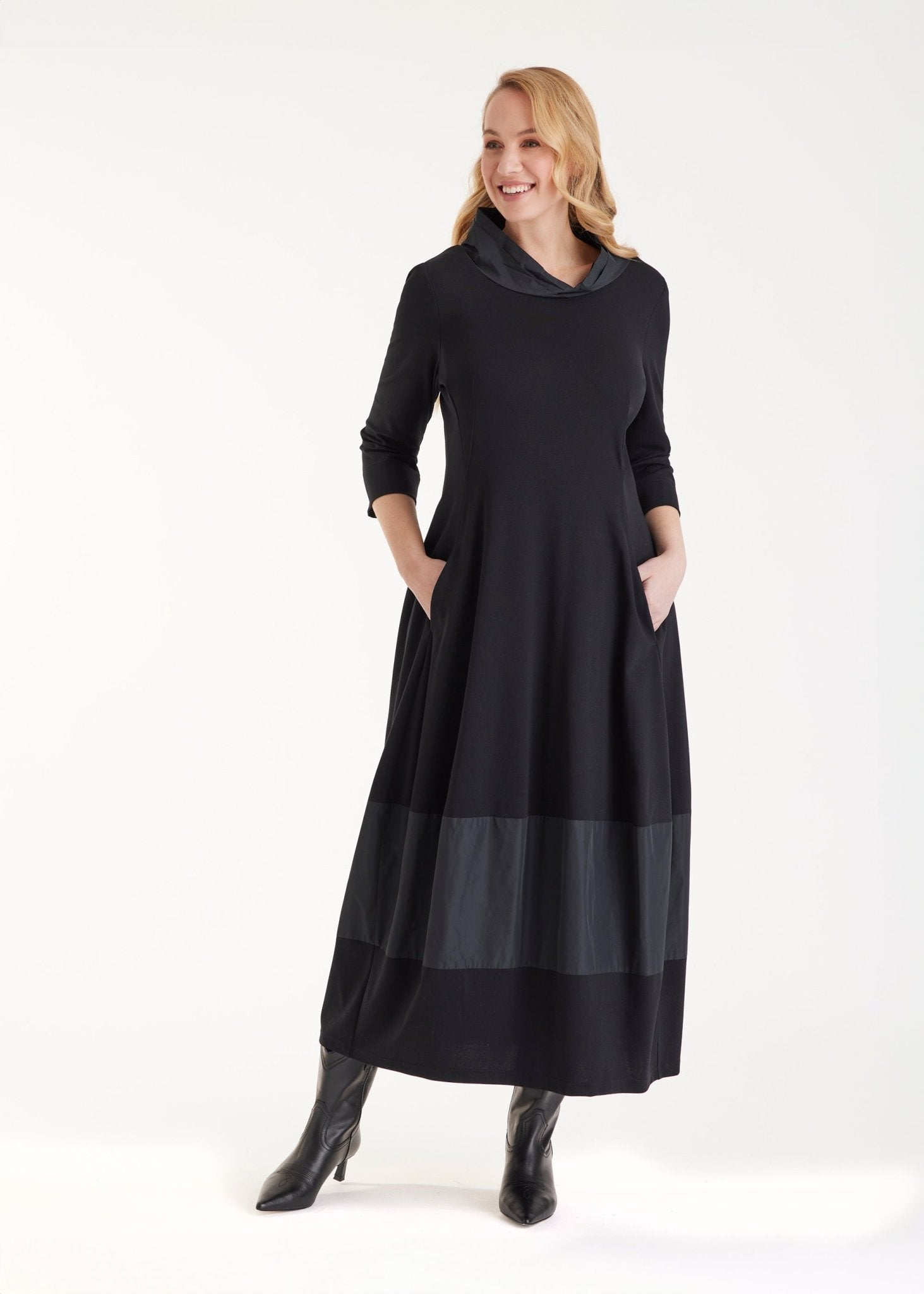 Kleid GIROBO in Midi-Länge mit Stehkragen, langen Armen und leichter O-Form in Schwarz