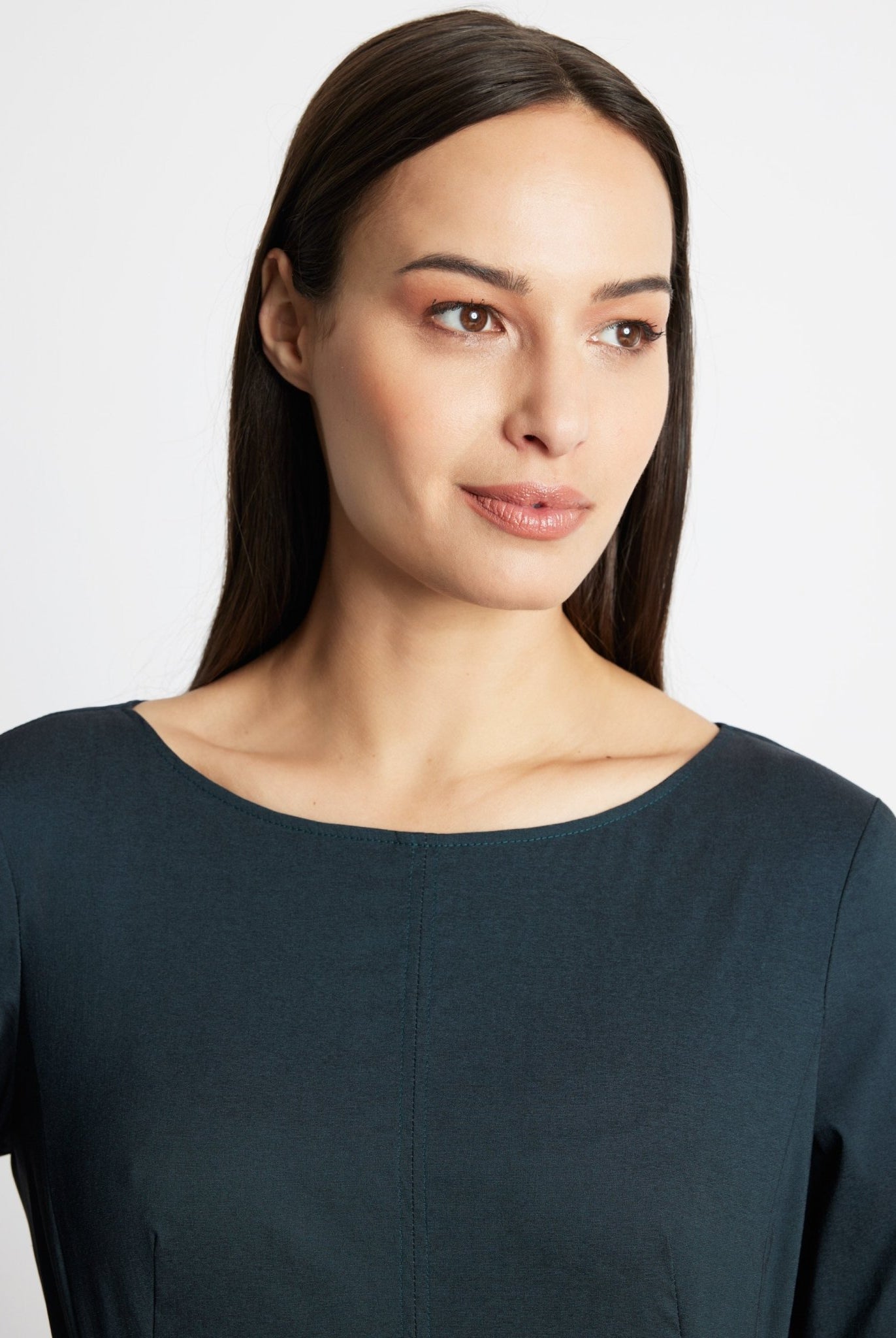 Midi-Kleid JAROBO aus Viskose-Mix mit leichter O-Form - FOX'S-Fashion
