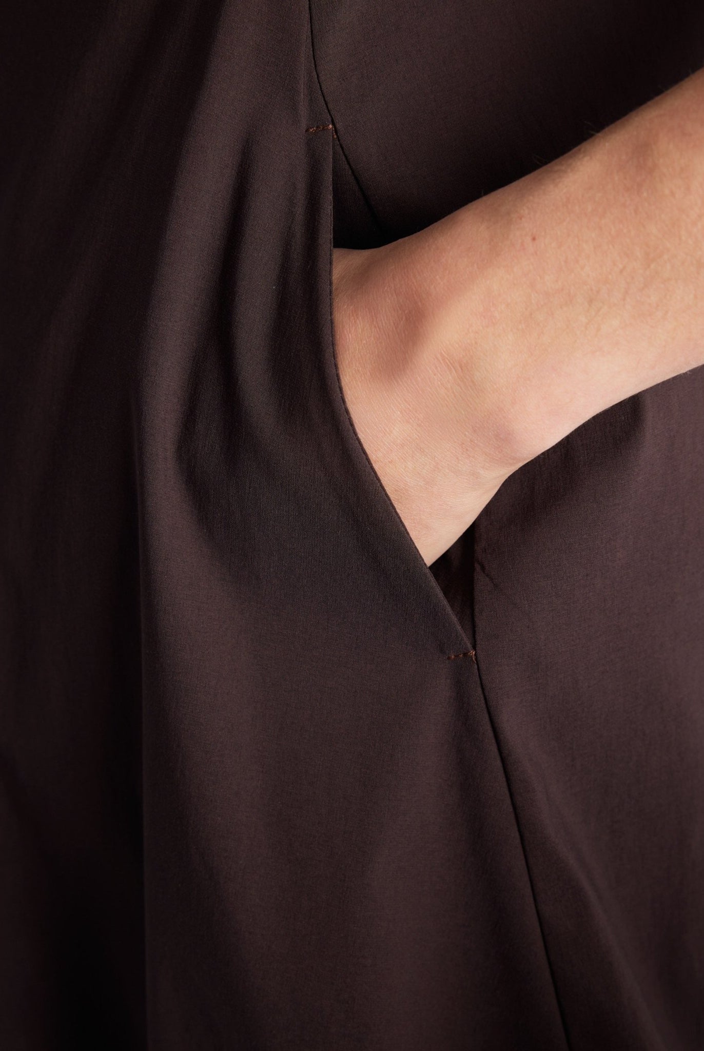 Midi-Kleid JAROBO aus Viskose-Mix mit leichter O-Form - FOX'S-Fashion
