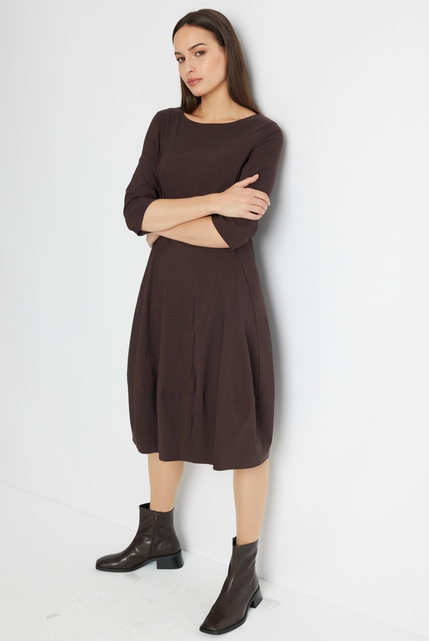 Midi-Kleid JAROBO aus Viskose-Mix mit leichter O-Form - FOX'S-Fashion