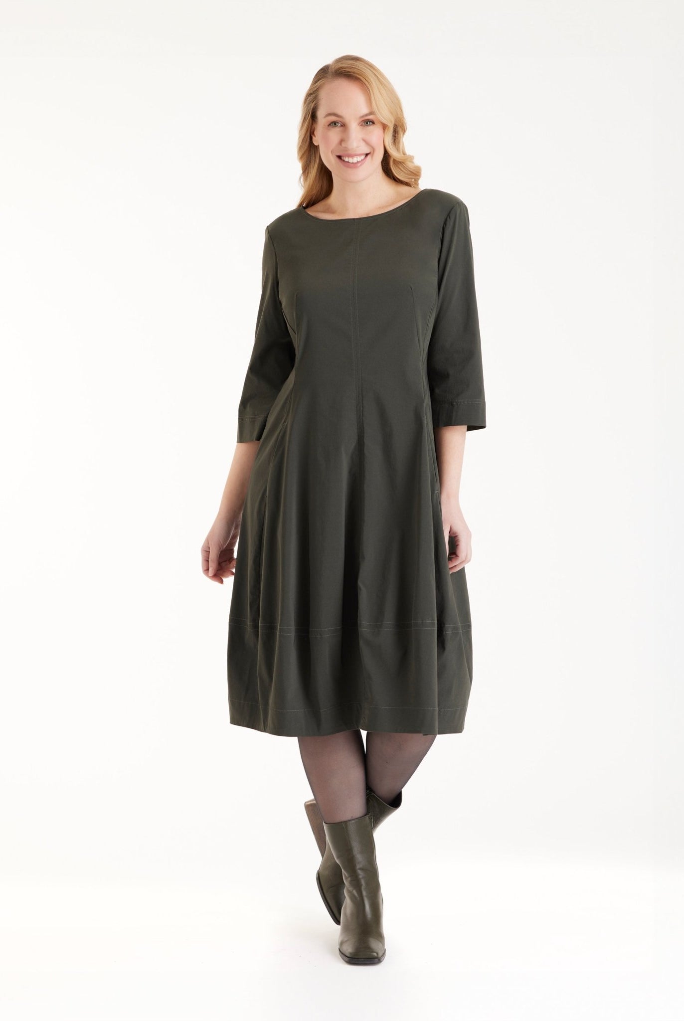 Kleid JABORO in Midi-Länge mit Rundhals, 3/4-Armen und leichter O-Form in Khakigrün