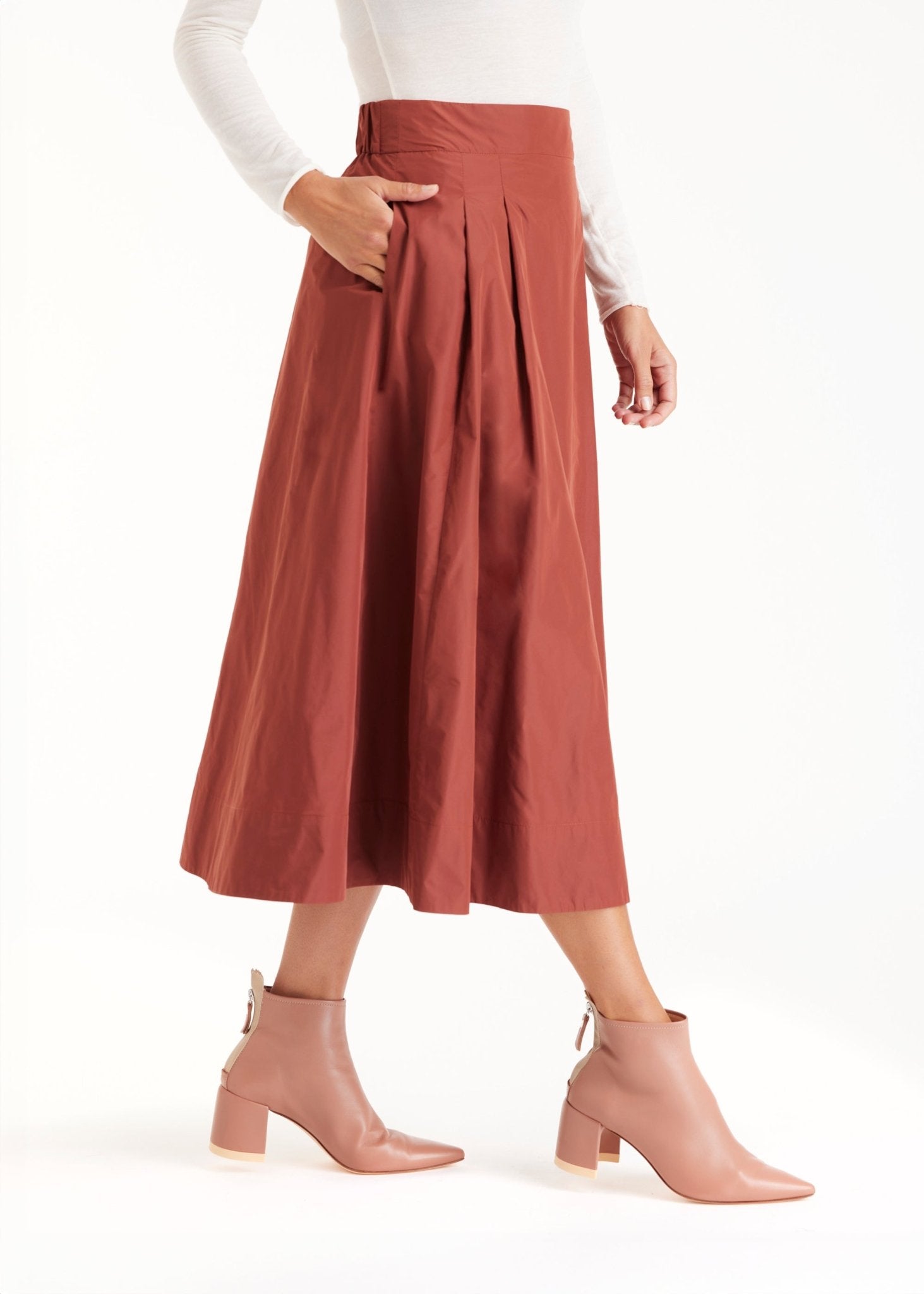 Rock GOMYRO in Midi-Länge mit Falten und Eingrifftaschen in Braun