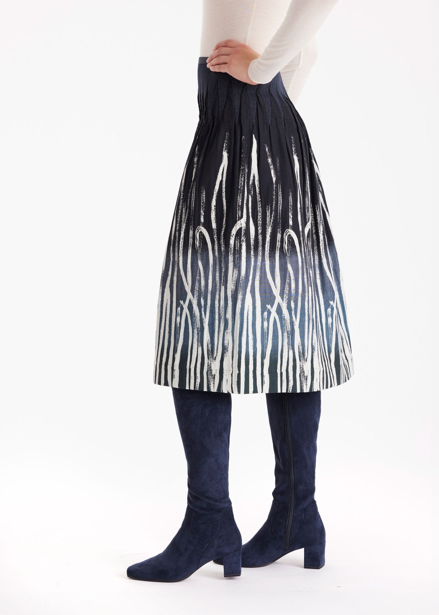Ausgestellter Rock LONGERO-W in Midi-Länge mit Gummibund und Wellenmuster in Blau und Weiß