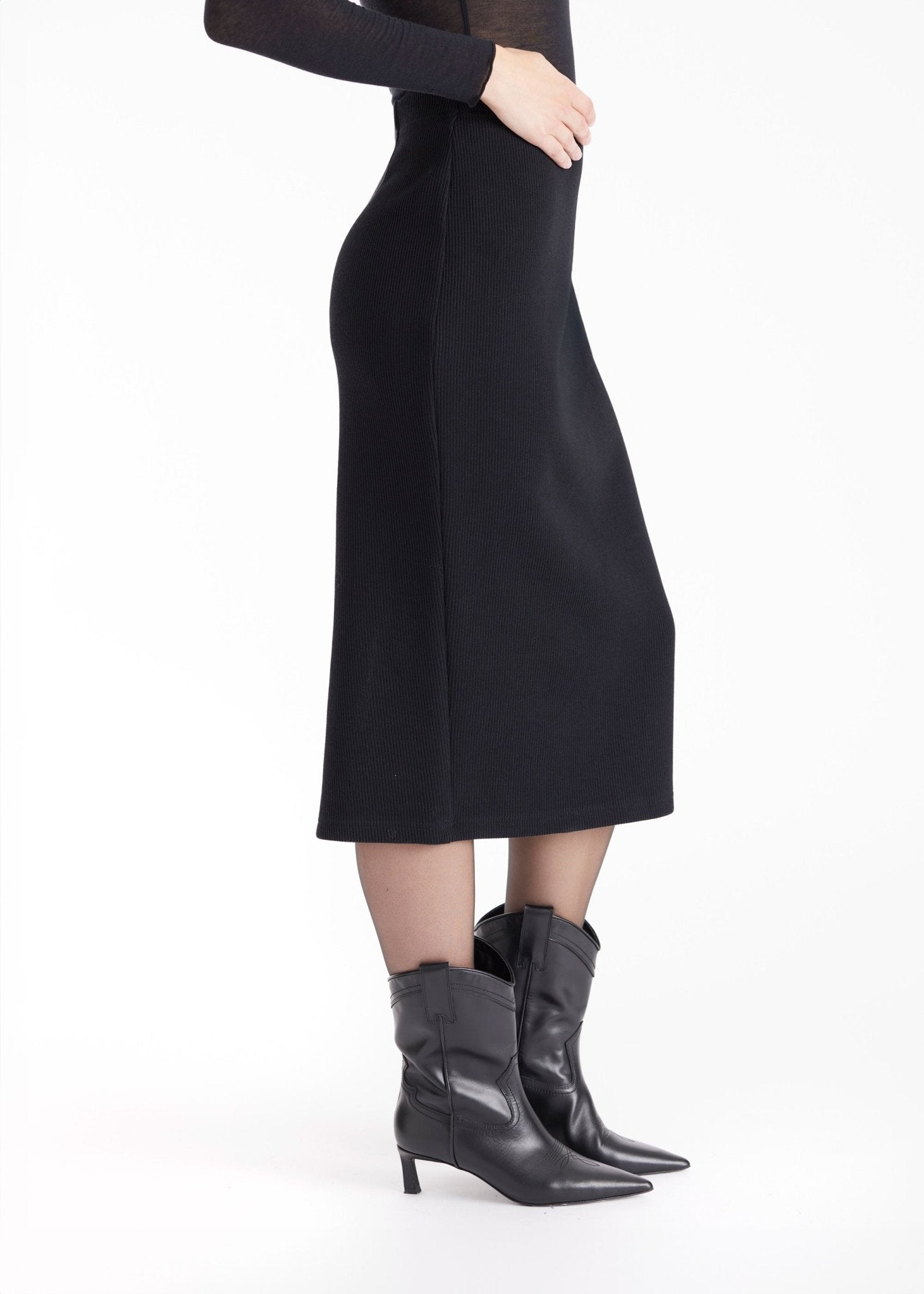 Rock HAGURO mit schmaler Passform und Gummibund in Schwarz