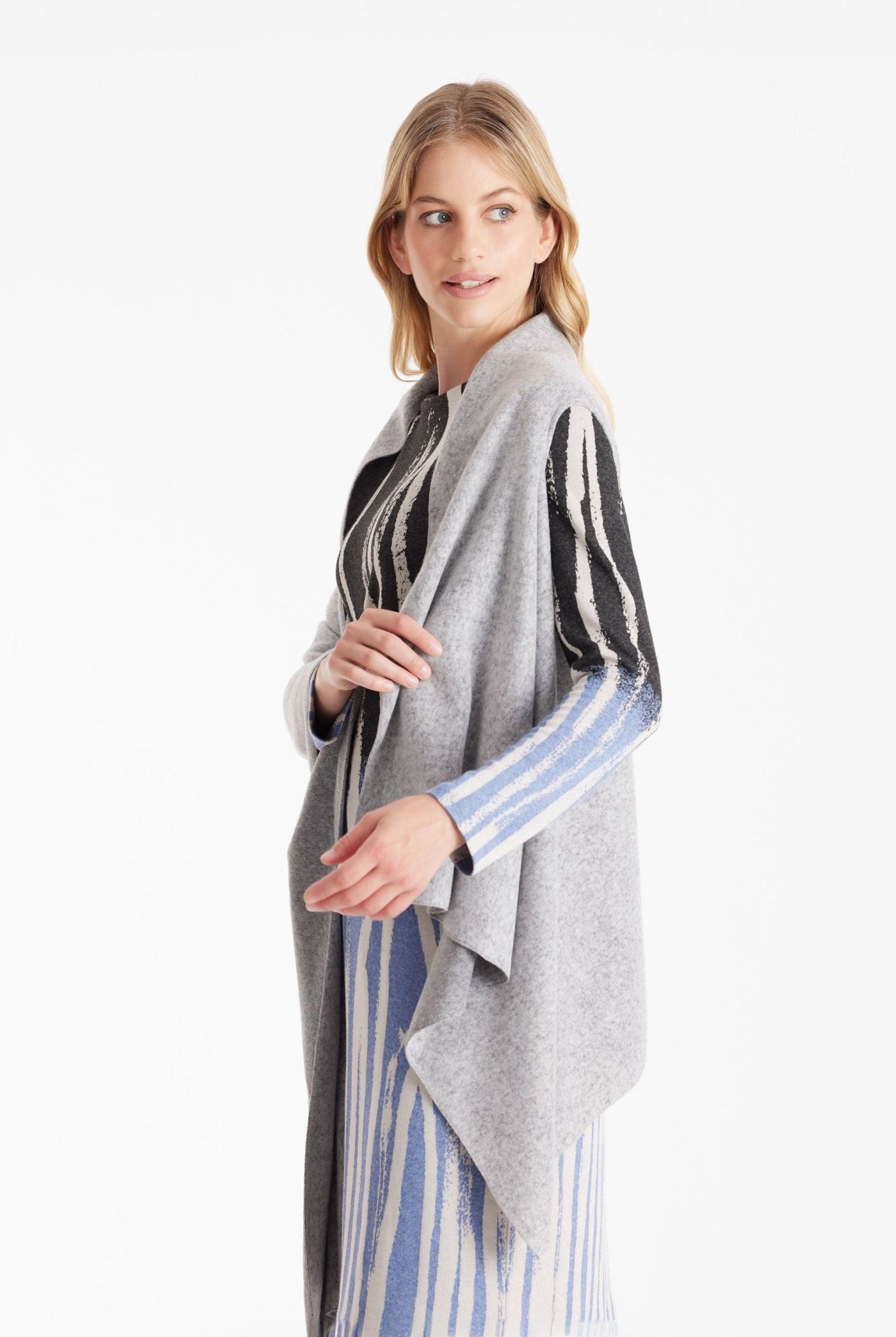 Stola SUSTOLA in Hellgrau