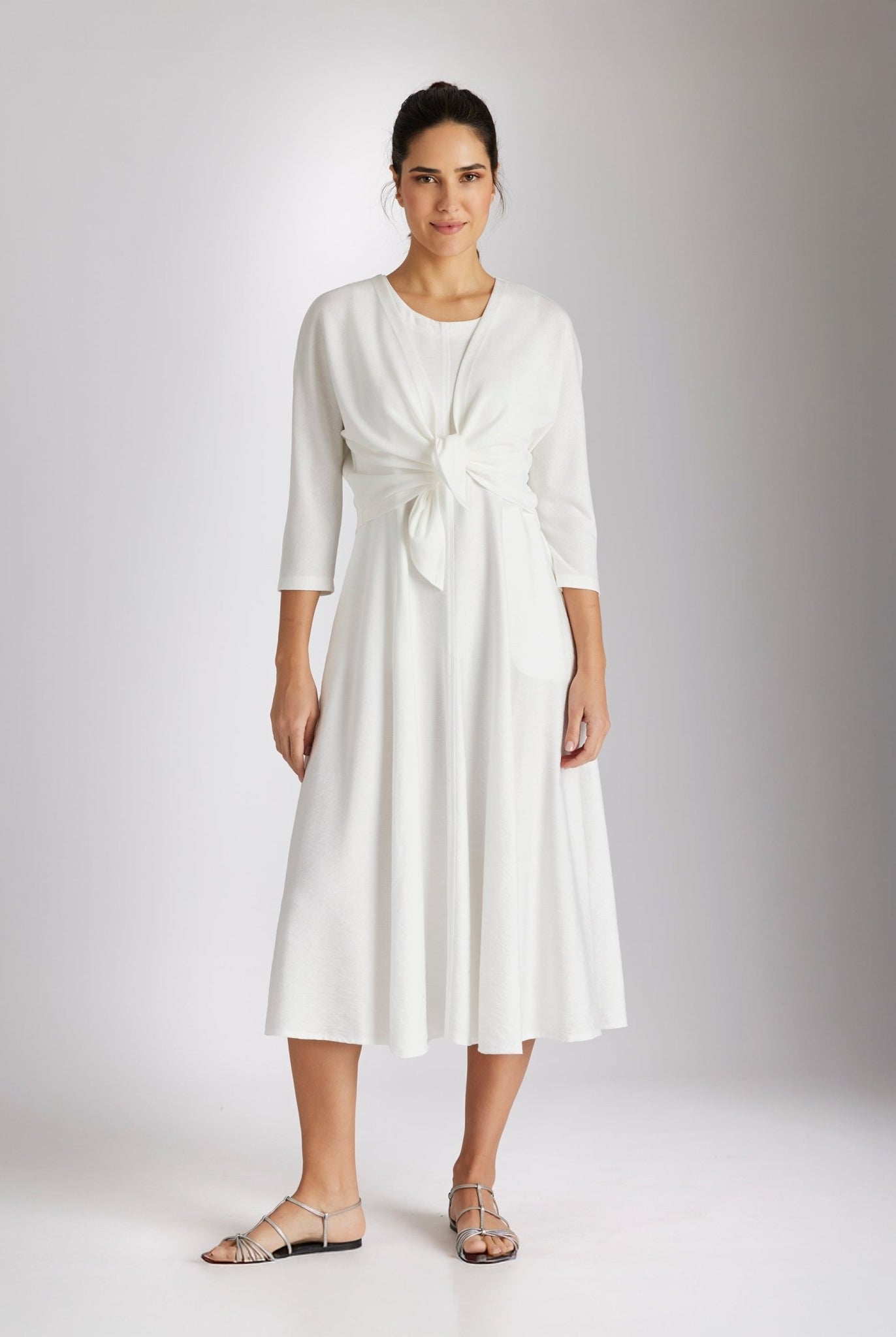 Ärmelloses Midi-Kleid NOWINA mit Rundhalsausschnitt und weitem Rock in Weiß