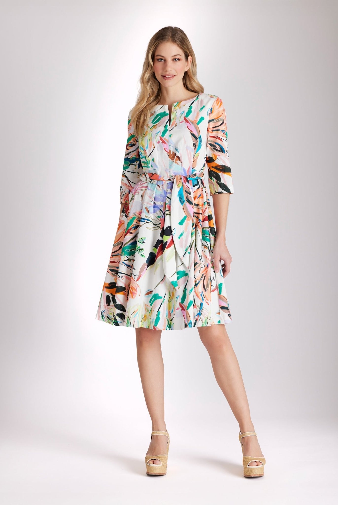 Ärmelloses Midi-Kleid DEMONA mit Rundhalsausschnitt, taillierter Form und floralem Print