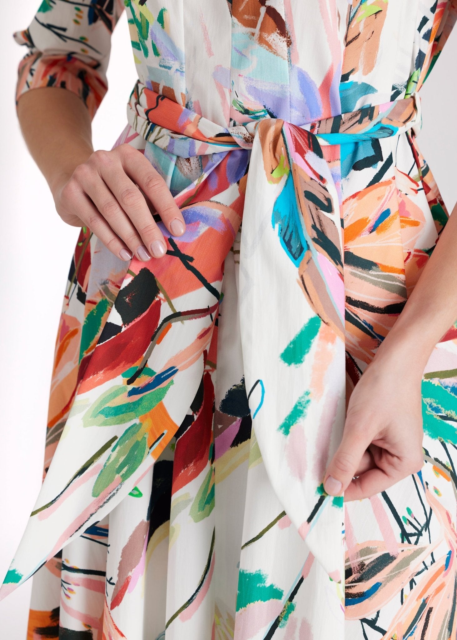 Ärmelloses Midi-Kleid DEMONA mit Rundhalsausschnitt, taillierter Form und floralem Print