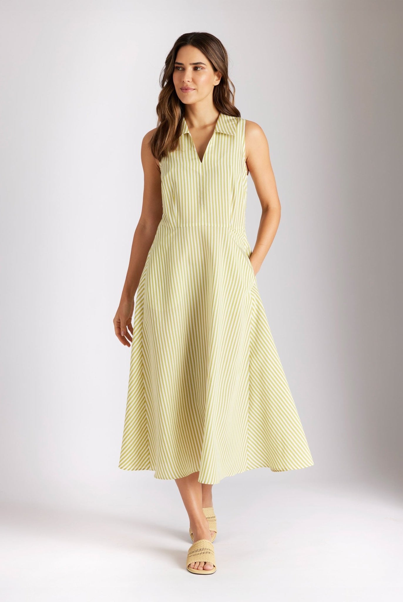 Ärmelloses Midi-Kleid GUANOTA mit V-Ausschnitt, Kragen und Bindegürtel in gelb-weiß gestreift