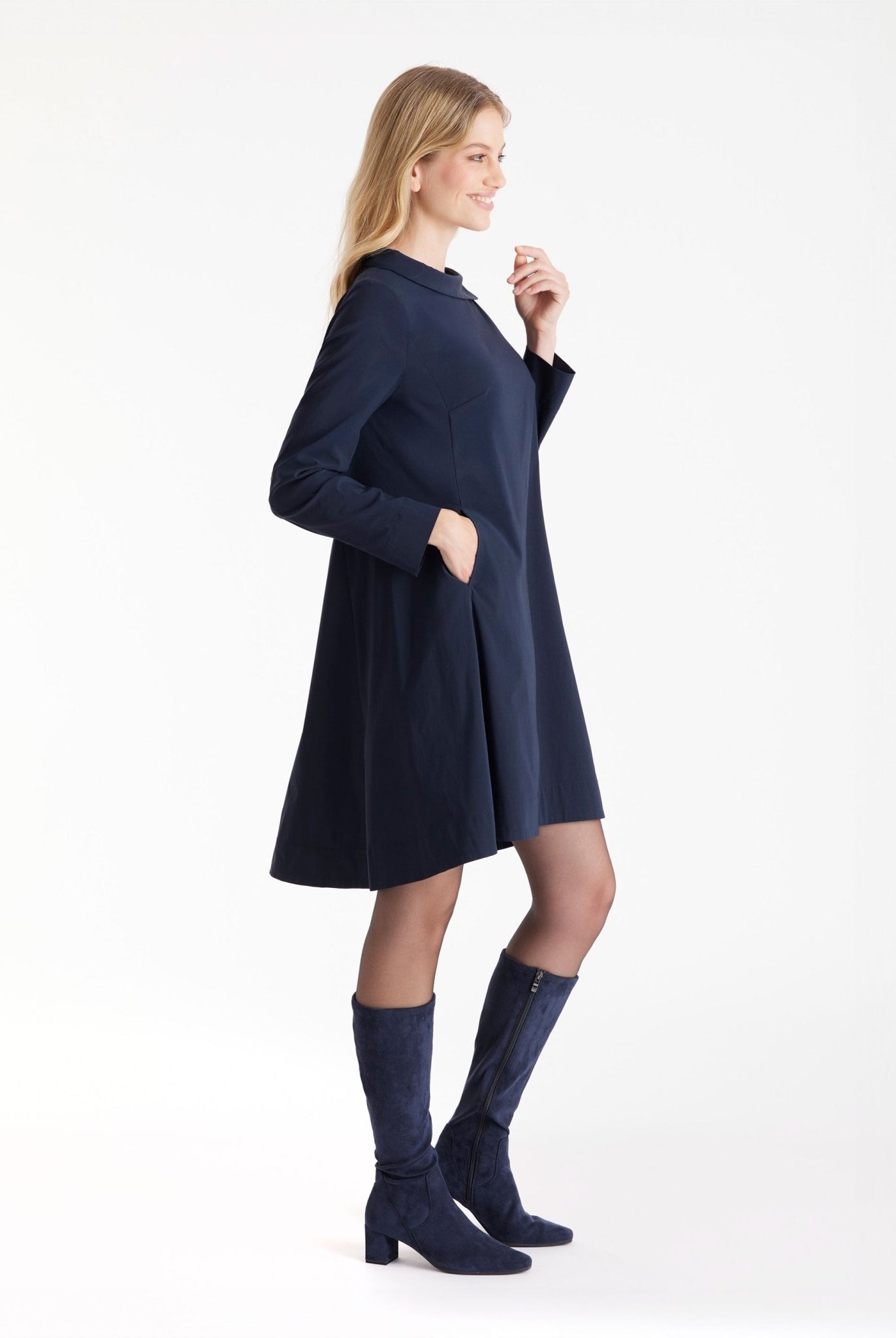 Kurze Tunika JUNIKA mit Kragen, langen Armen und seitlichen Eingrifftaschen in Dunkelblau