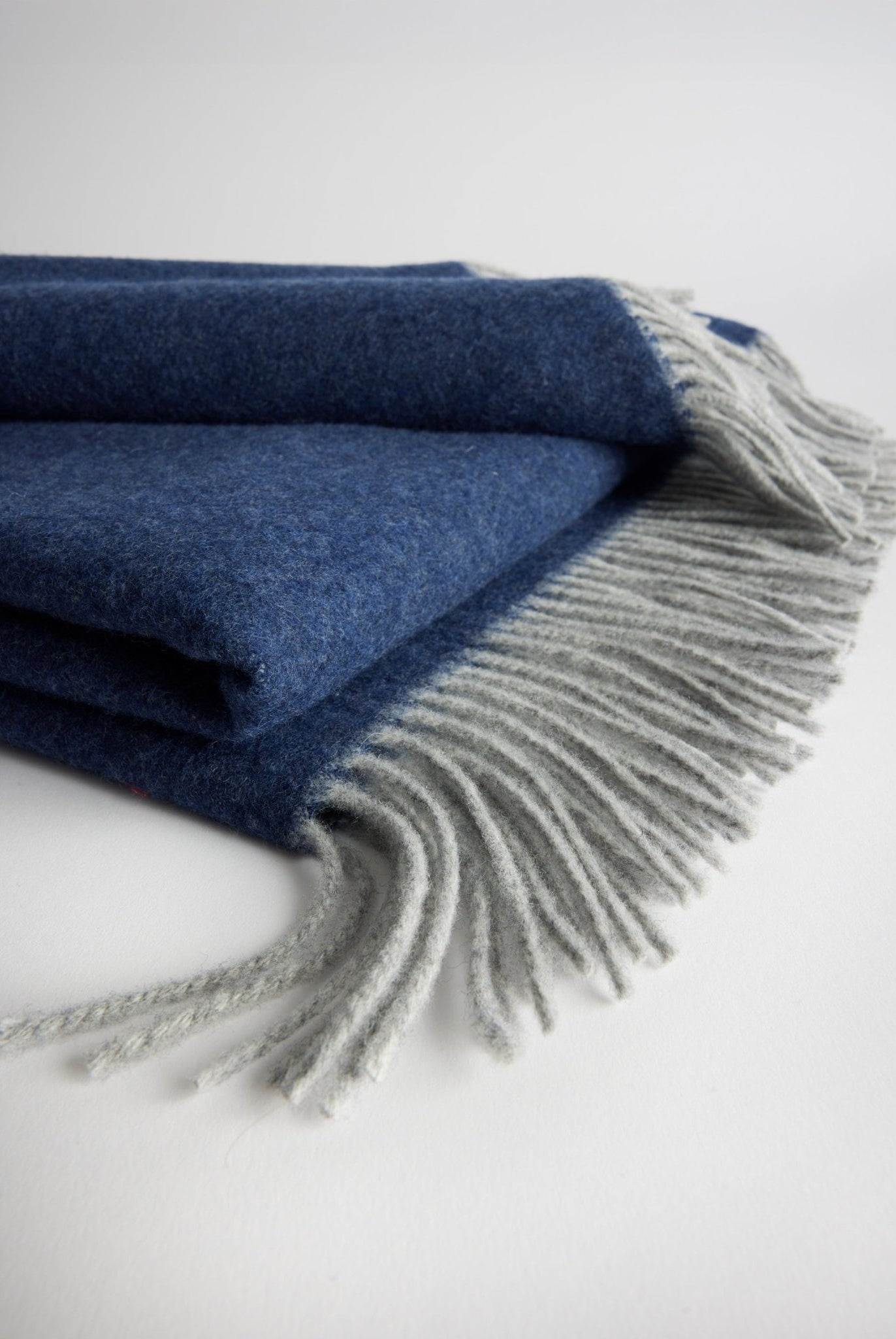 Weiche Decke LANA aus extrafeiner Schurwolle in Doubleface - Machart - FOX'S - Fashion