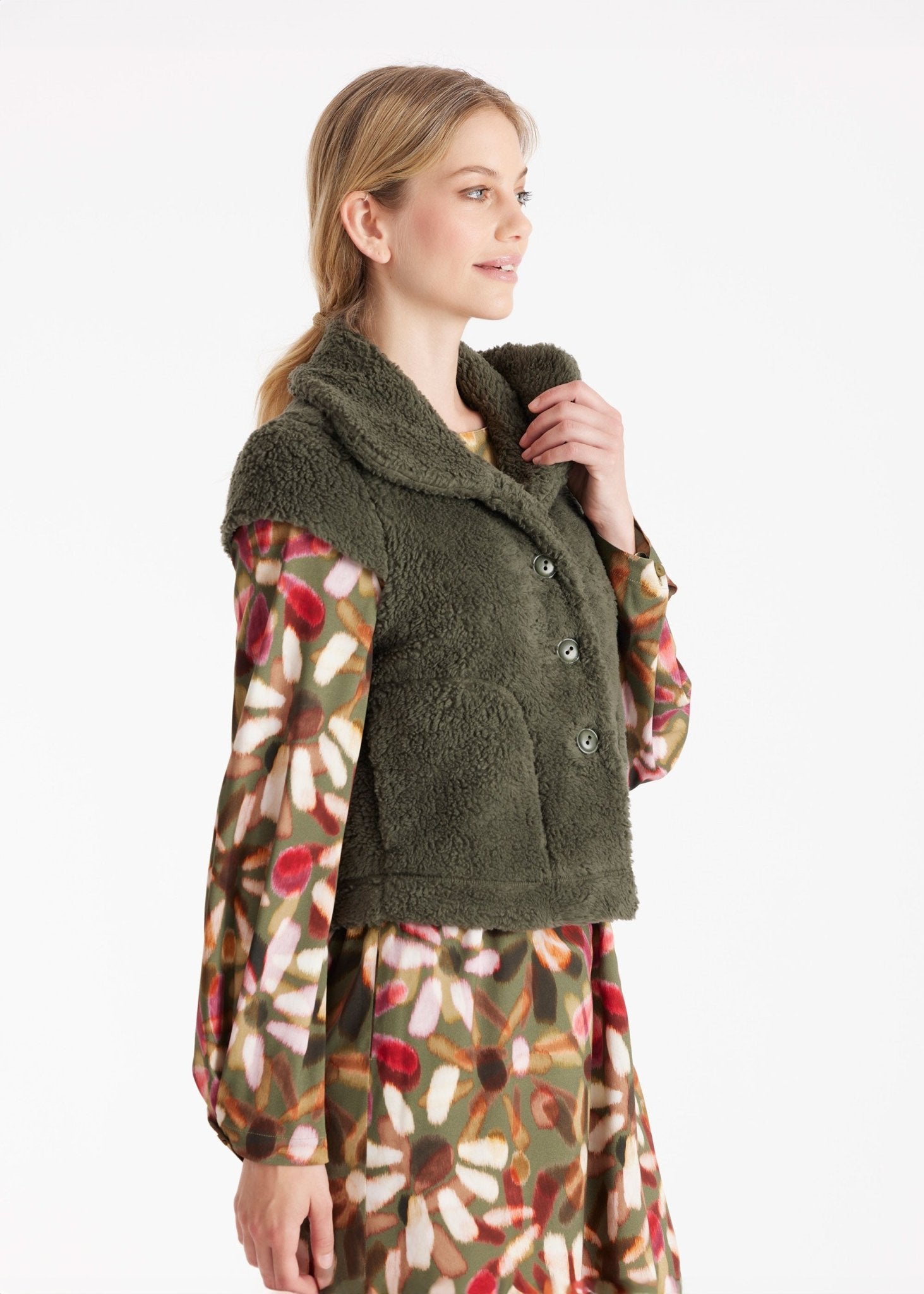 Weste WESPUSA mit Kragen, kleinem Arm und Knopfleiste in Grün