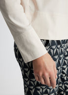 Gerade Bluse BRIZCO mit Stehkragen und langen Ärmeln in Beige